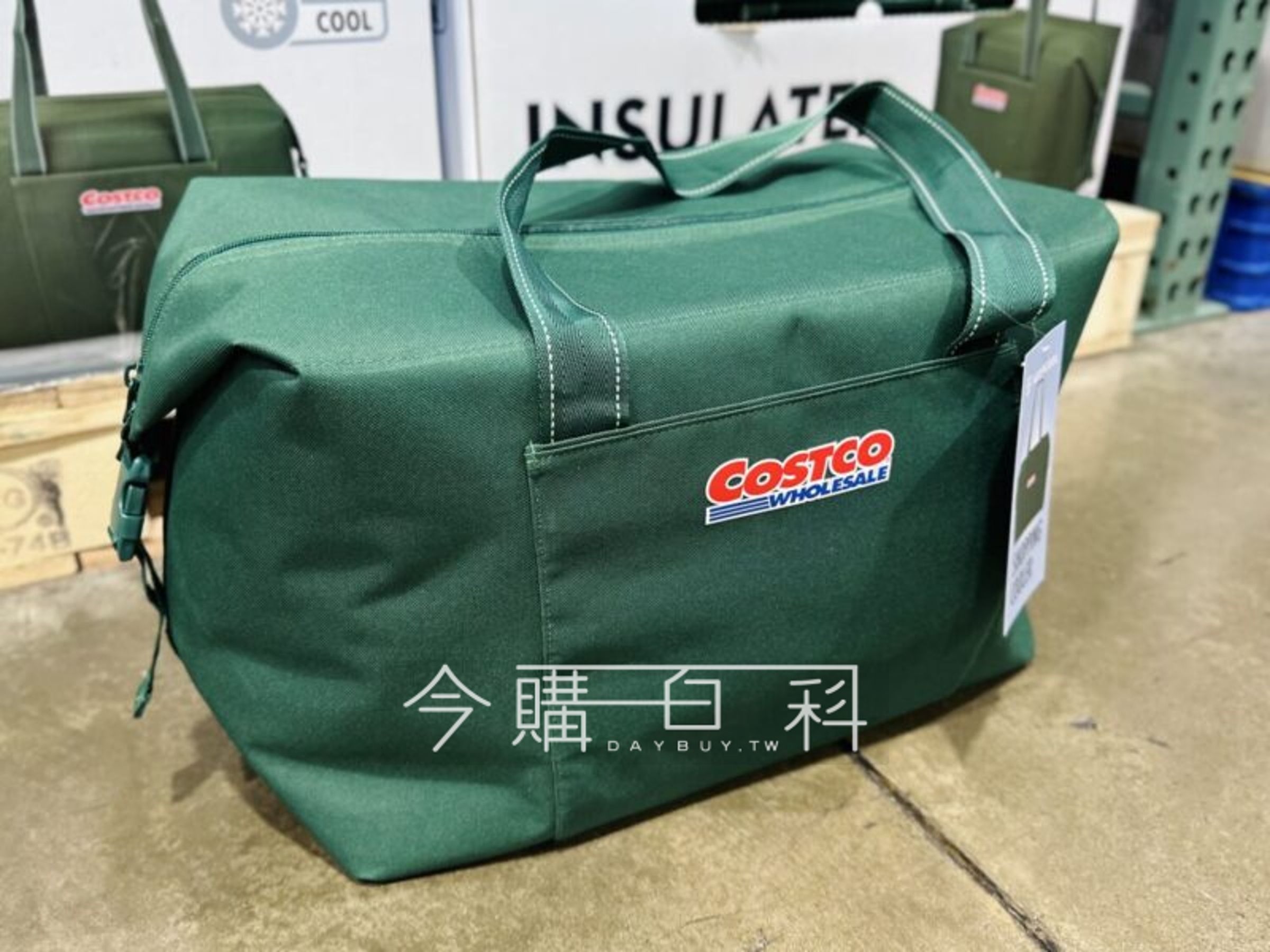 好市多推出2025最新款保溫保冷購物袋，顏色為深綠色，上面還印著好市多的LOGO。（翻攝自Costco好市多 商品經驗老實說臉書粉專）