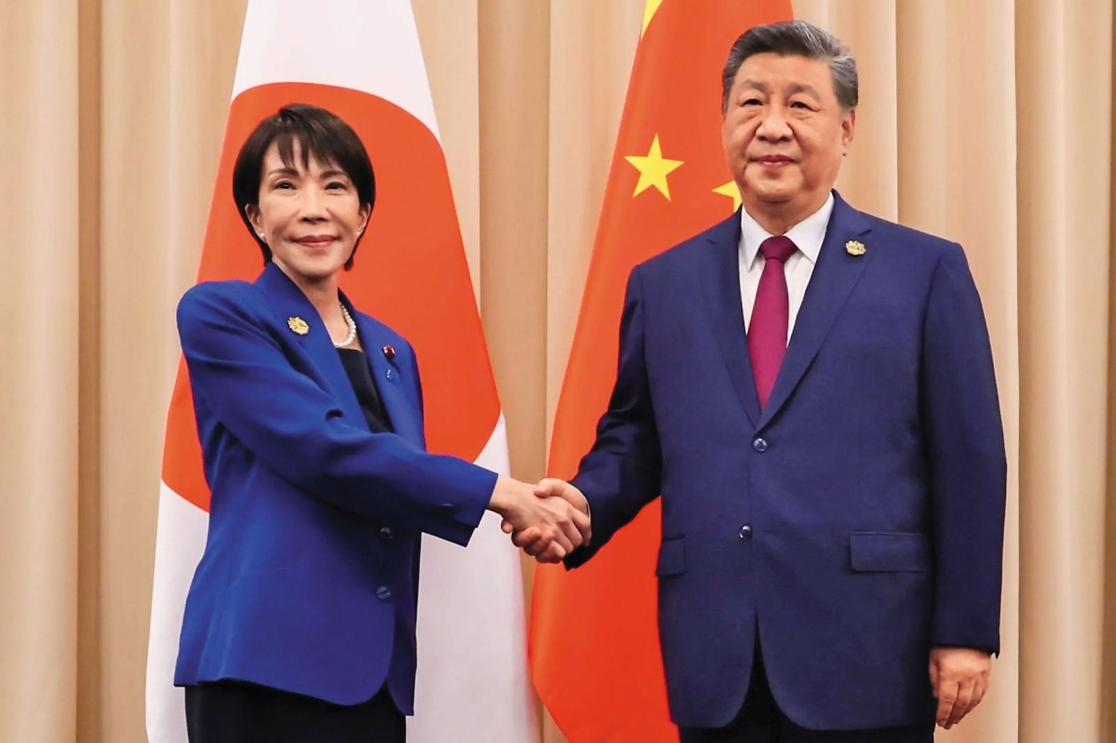 日本首相高市早苗（左）說出「台灣有事即日本有事」後，中國國家主席習近平（右）頻頻從外交及經濟方面施壓，要日本撤回言論。（翻攝高市早苗X）