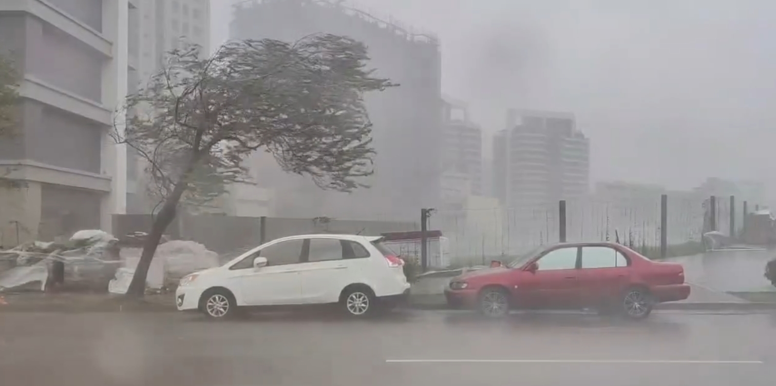 龜速中颱「山陀兒」今中午12時30分登陸，高雄地區首當其衝，暴風圈壟罩十分可怕，圖為高雄旗津現況。（翻攝自threads @showtaiestate）