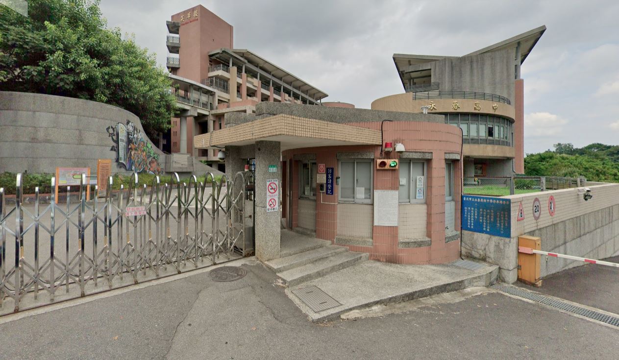 永春高中一名高三男同學不滿校方行政作風,選擇朝學務處砸雞蛋,遭校方控告5項告訴。(翻攝Google Maps)