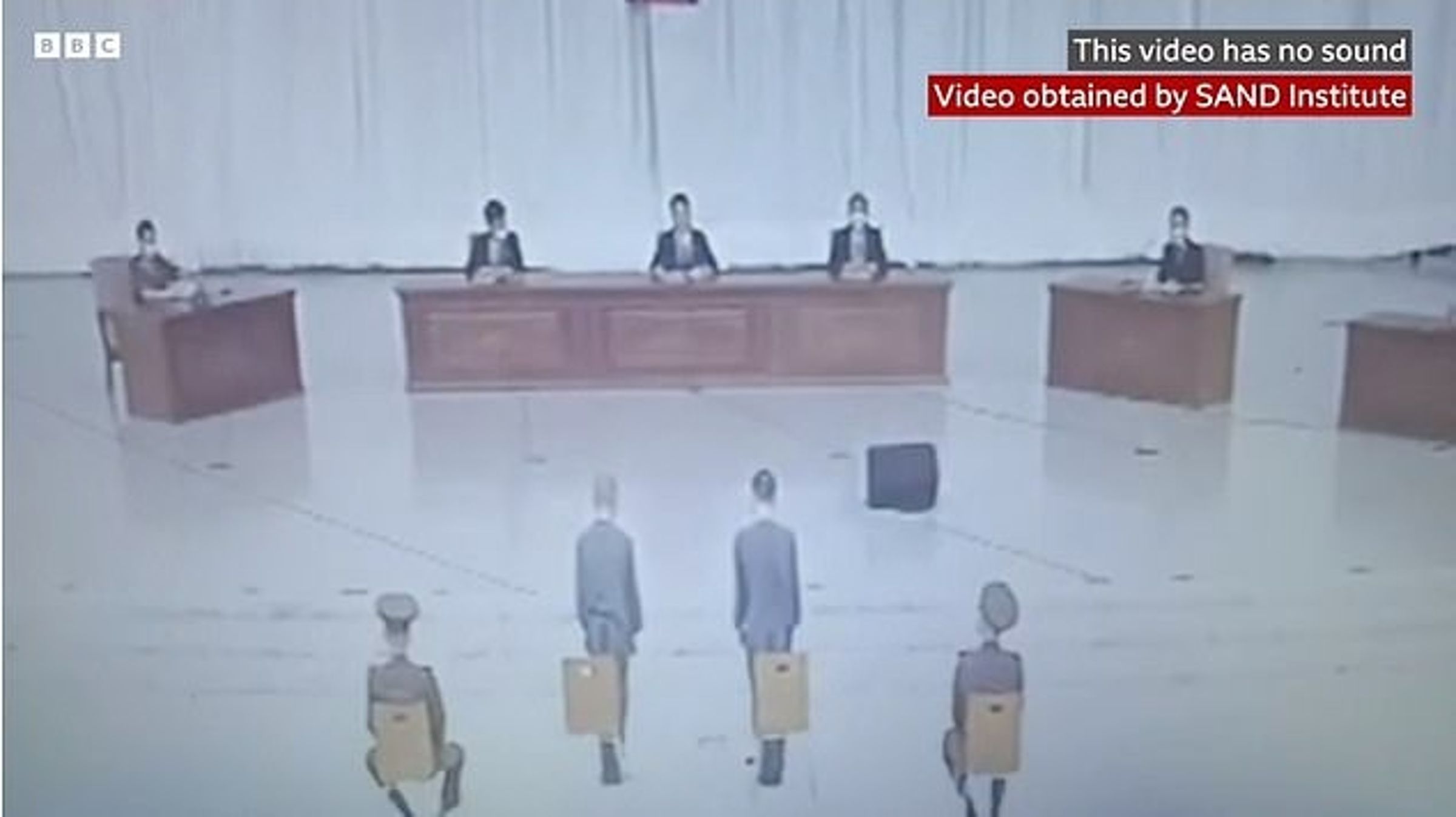 審判現場。(翻自BBC畫面)