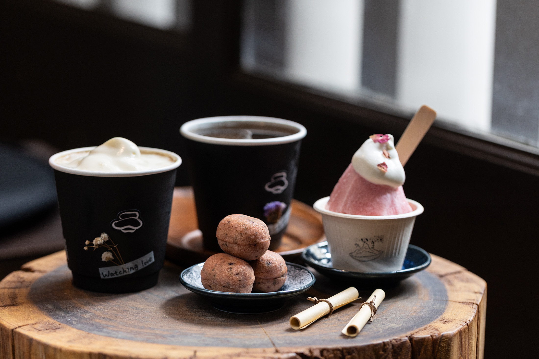 座落嘉義老宅內裡的「山侘（YAMAWABI）」，是一間品嘗法式煙燻茶的空間，這裡搭配的甜點也呈現出主人喜歡的料理哲學。