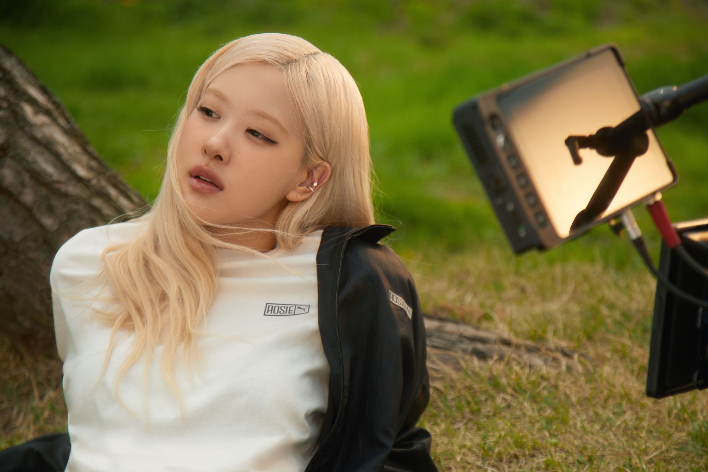 PUMA x ROSÉ聯名系列拍攝的幕後花絮。（PUMA提供）