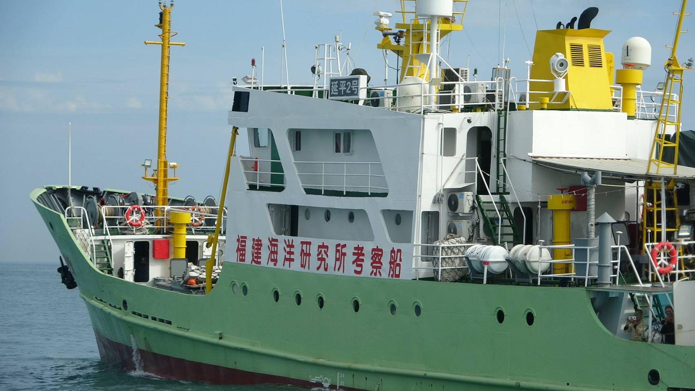 中國「延平2號」公務船昨越界進入我國限制水域，海巡署金馬澎分署發現後，立刻派出2艘巡防艇將其驅離。（海巡署提供）