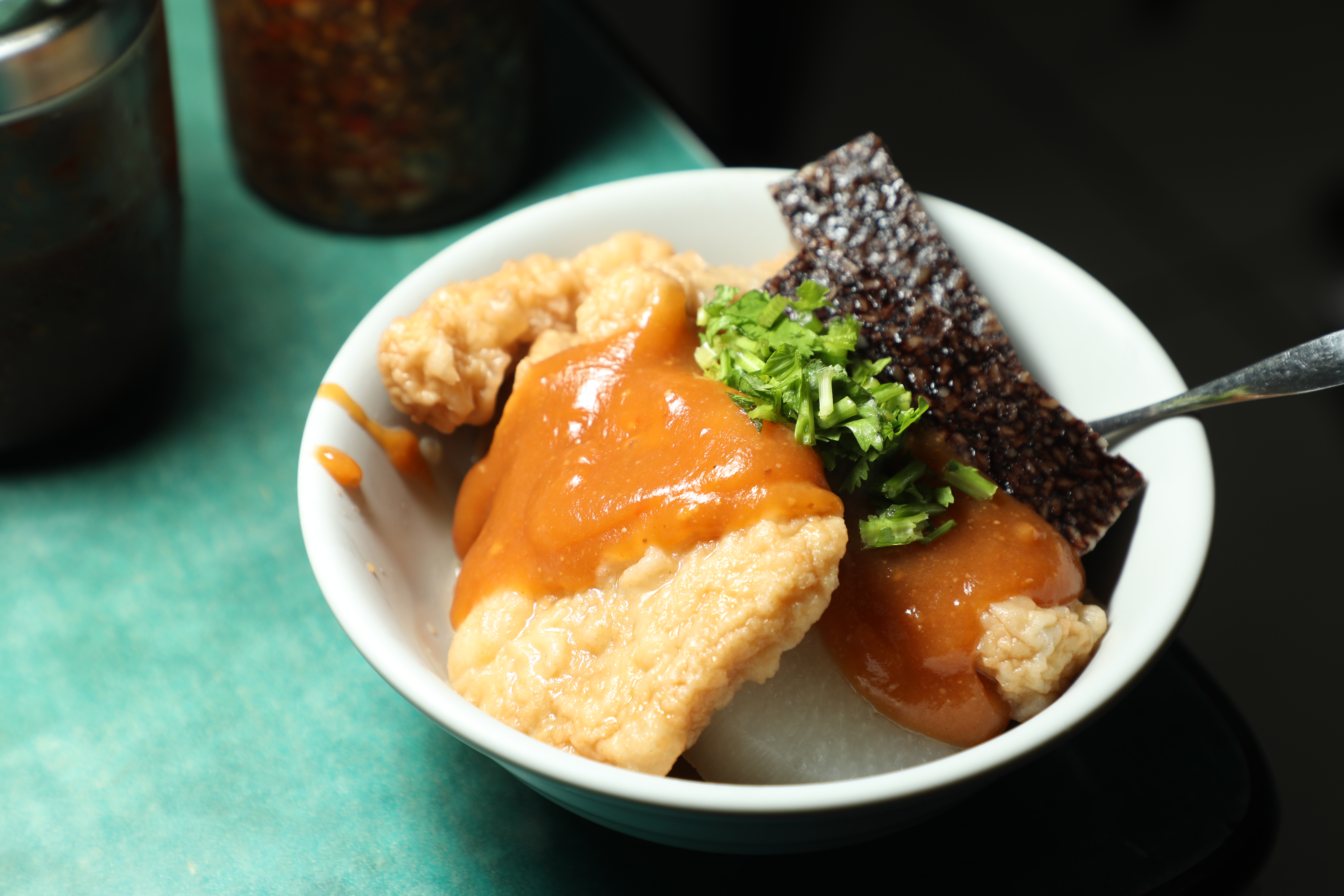 「北門田不辣」的各項食材相當好吃，吃完後加入熱湯，湯底與帶有日本味噌風味的醬料融合，搖身一變就成為一碗暖胃的味噌湯。（何宗昇攝）