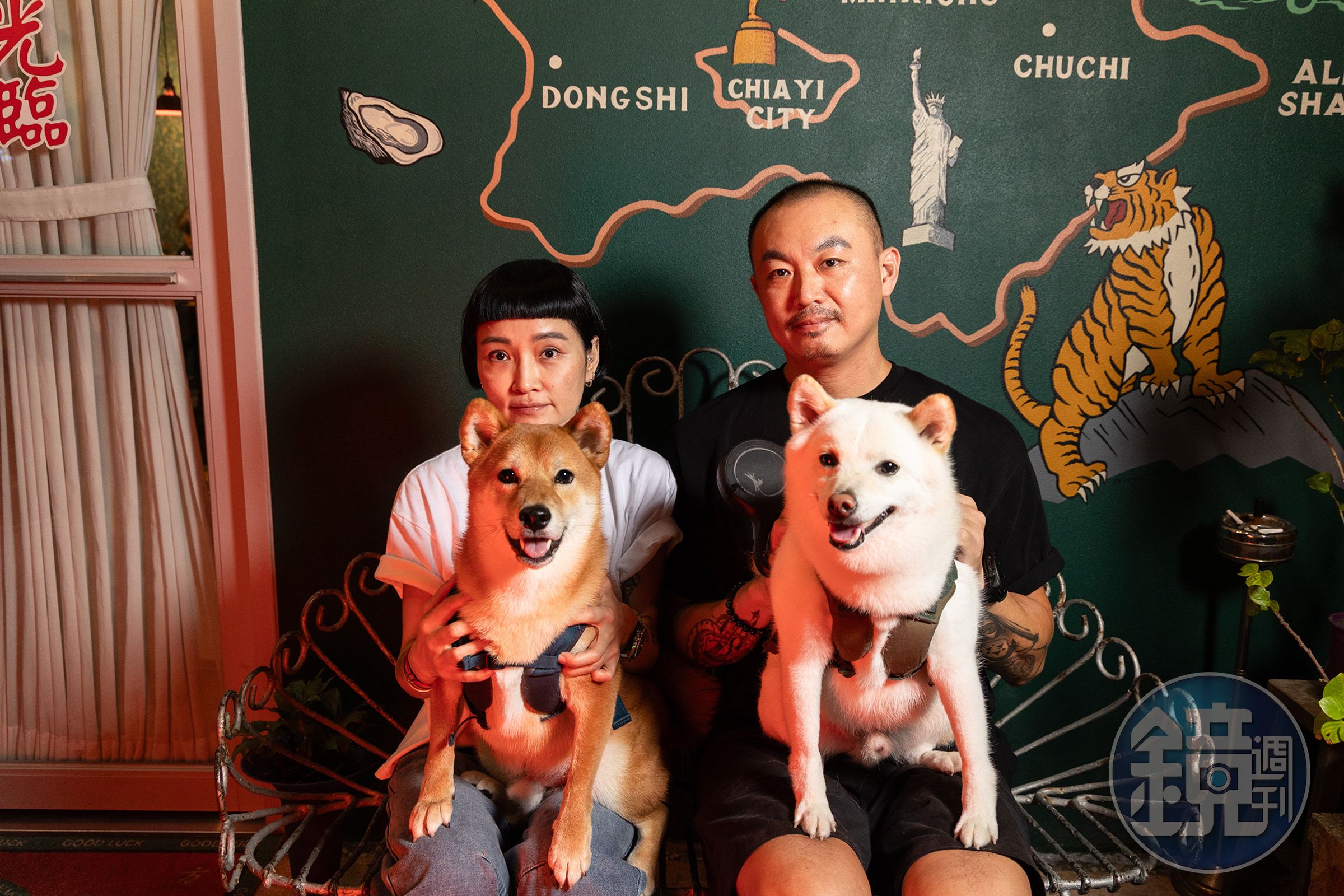 餐廳主人夫婦Terry（右）與Sunny（左），在養了狗之後，更喜愛上嘉義悠閒緩慢的生活環境。