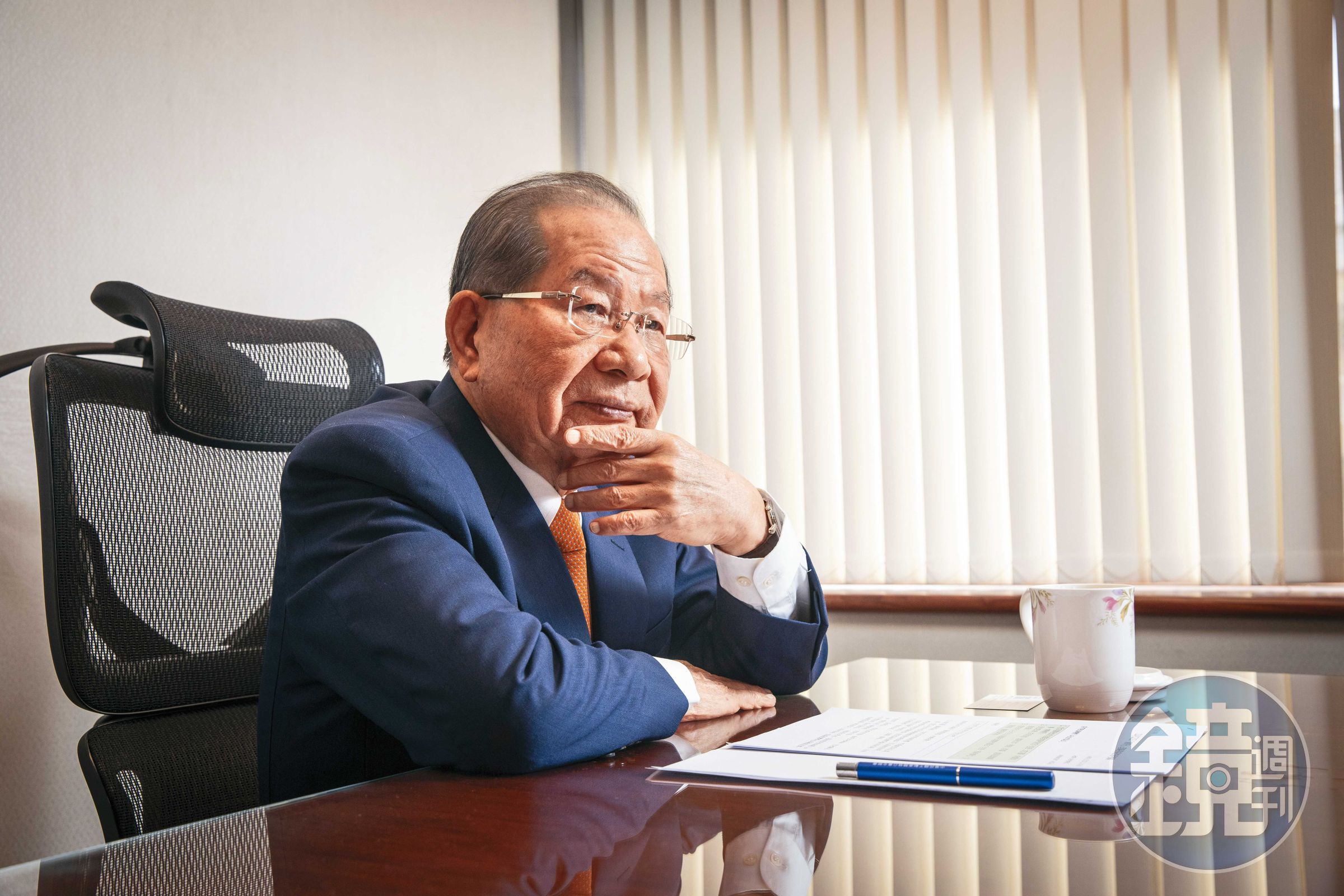 台北市不動產開發公會理事長陳勝宏指出，若國際情勢持續動盪、利率走升，將壓縮購屋族的購買力。