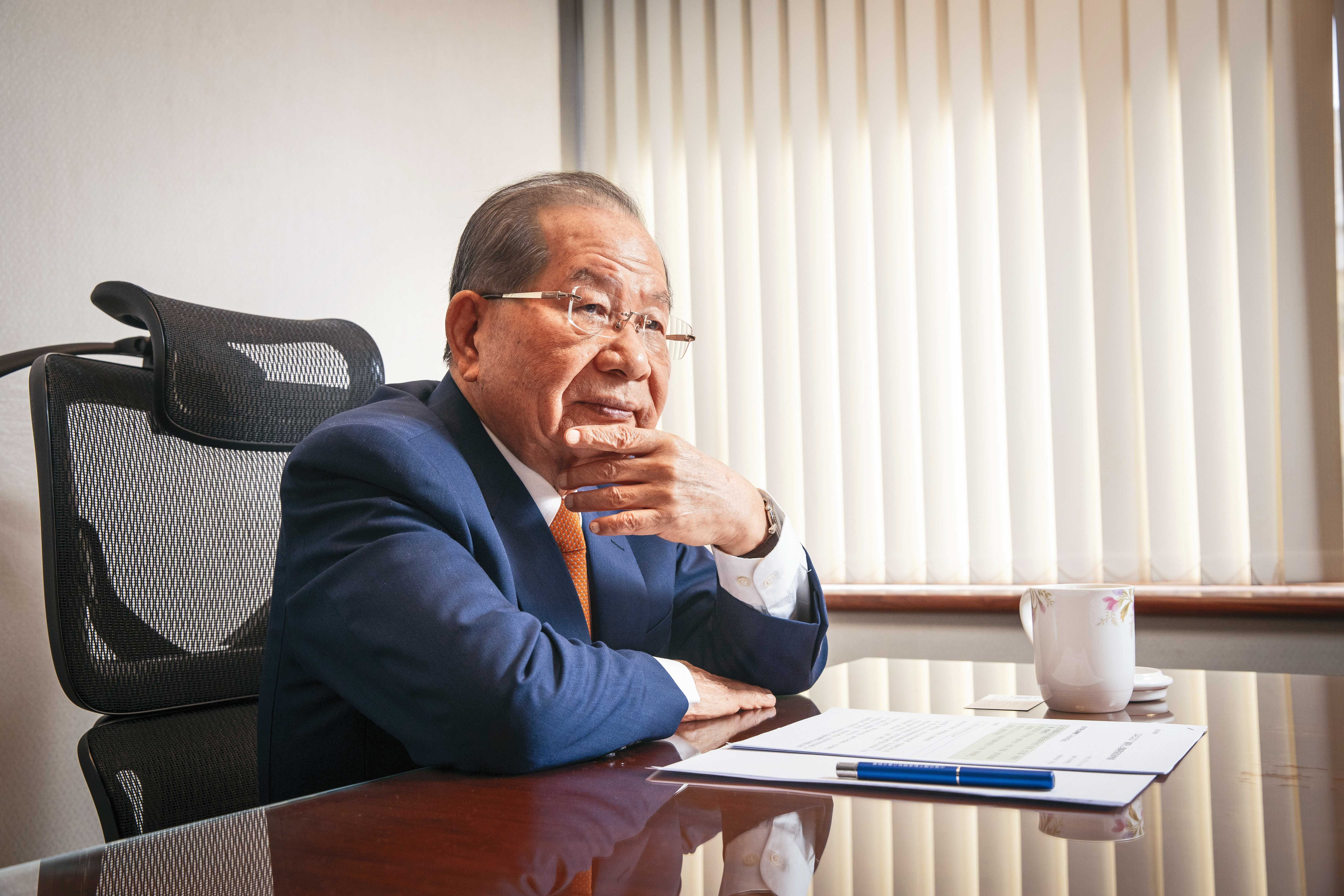台北市不動產開發公會理事長陳勝宏指出，若國際情勢持續動盪、利率走升，將壓縮購屋族的購買力。