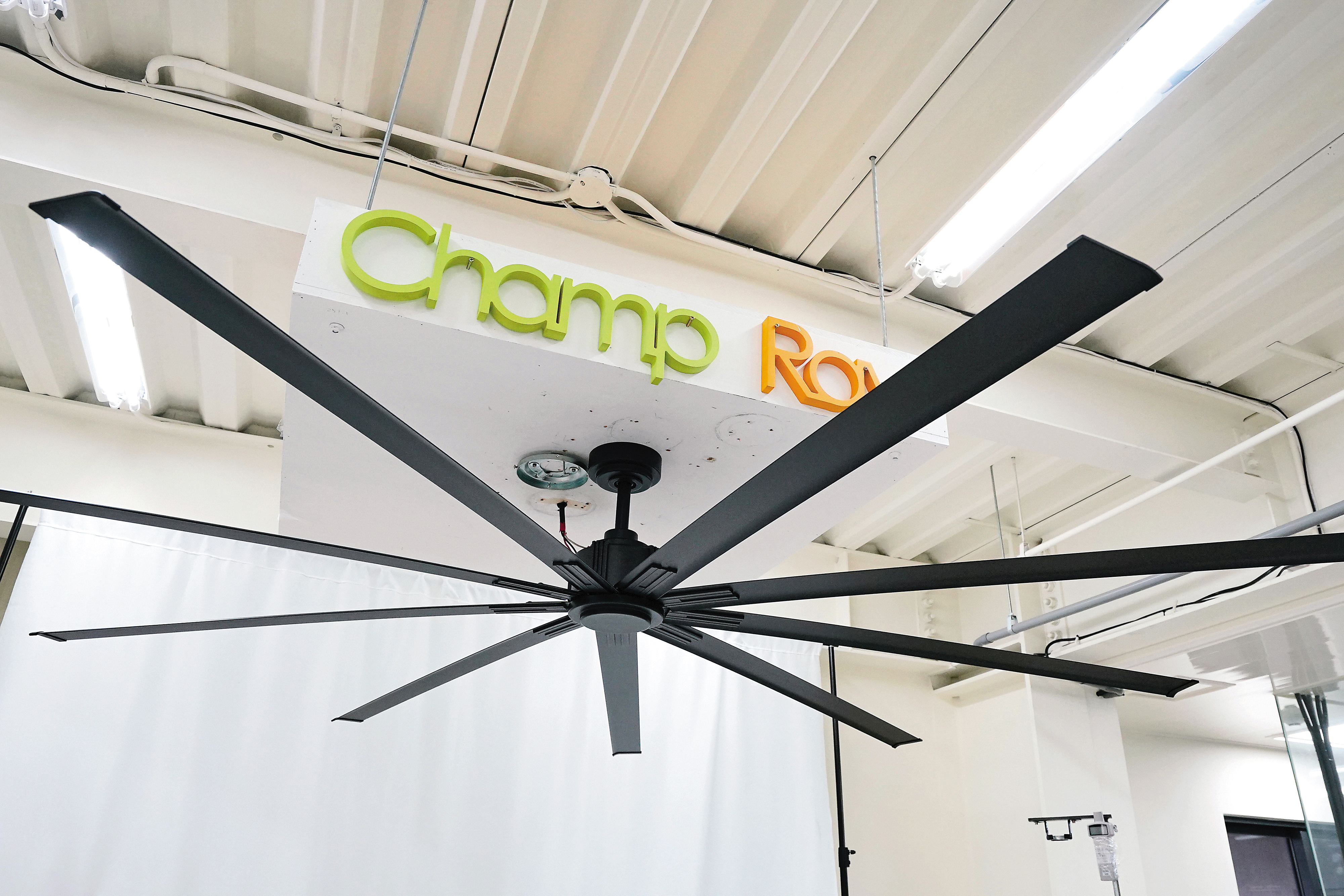 昶瑞擅長生產大尺寸的吊扇。