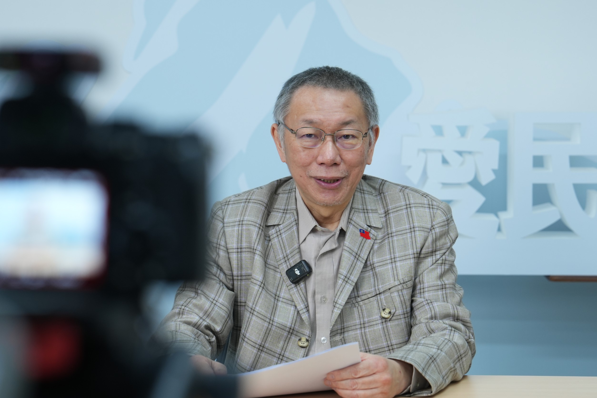 柯文哲開直播感謝小草們的支持。(民眾黨提供)