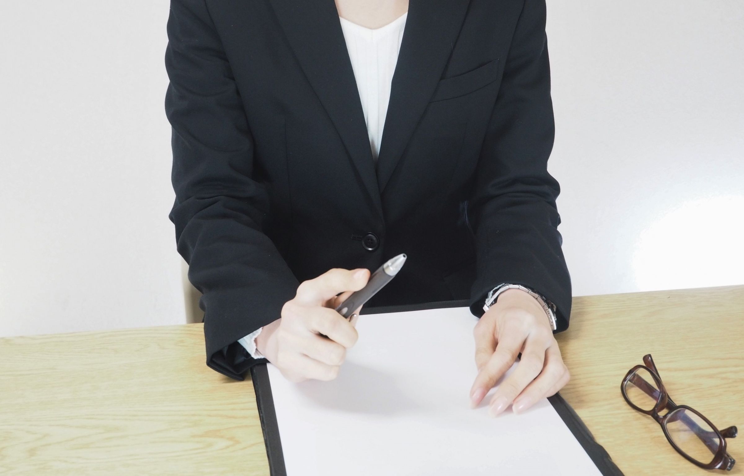 一名私立大學觀光系畢業女網友,想從目前3萬月薪的工作,轉至5萬月薪,詢問前輩們有什麼建議,有人勸她先認清自己優勢,也有人坦言,能選擇的非常有限,網友討論熱烈,圖為示意圖。(翻攝自PhotoAC圖庫)