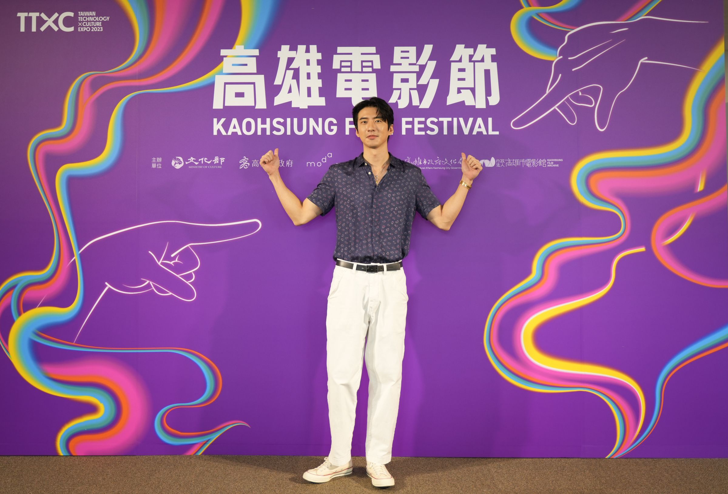 傅孟柏習慣藉由和愛犬玩來宣洩在外積累的壓力或負面情緒,但也因此容易被勾出體內獸性。(高雄電影節提供)