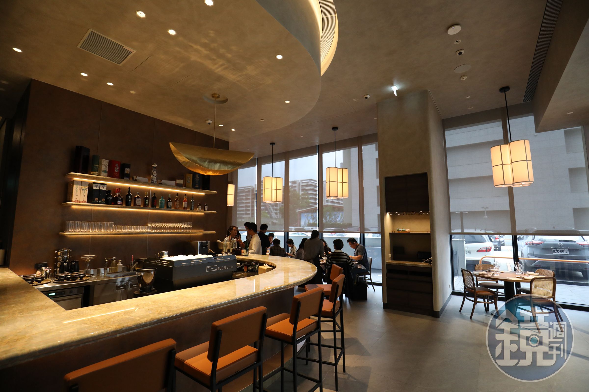 餐廳整體空間以「Casual Luxury」風格打造,於今年年5月11日正式開幕。