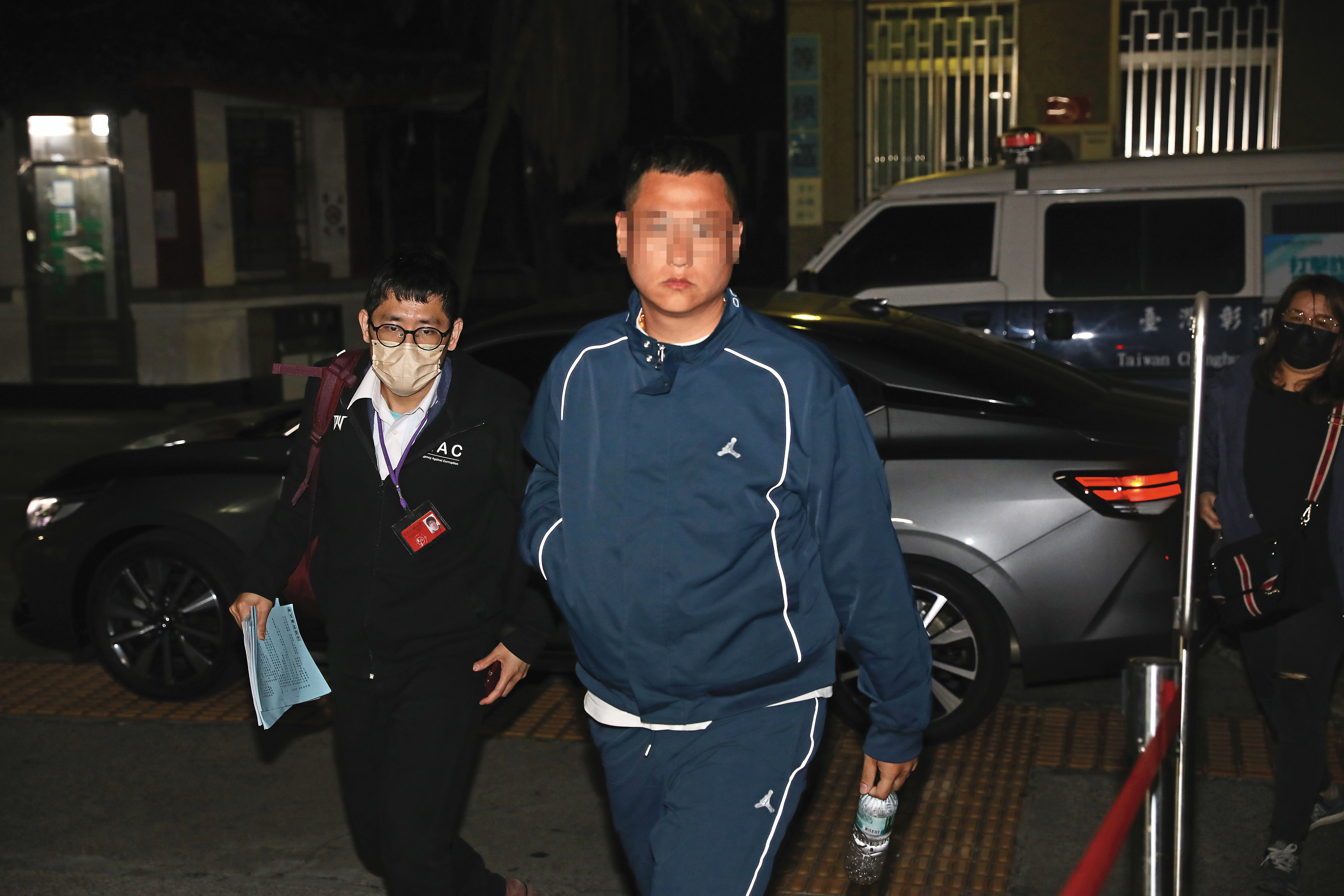 不肖公務員疑勾結私菸集團詐領查緝獎勵金，多名海巡偵查員及警員遭傳訊。