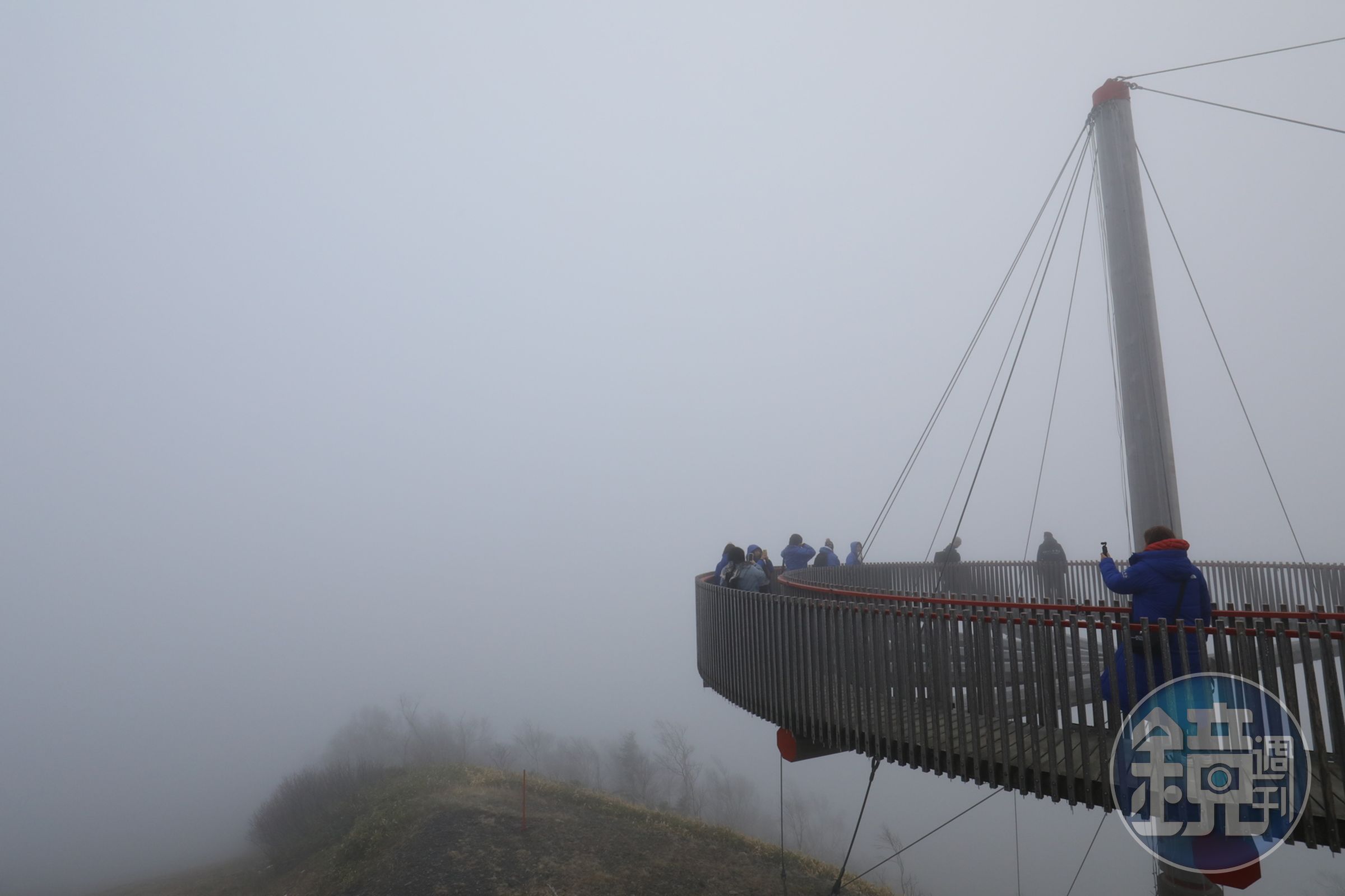 「Cloud Walk」有著雲朵形狀,210度不同角度欣賞風景。