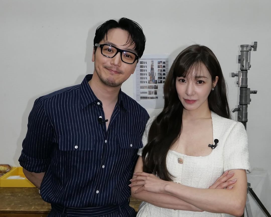 Tiffany(右)與卞耀漢(左)去年合作韓劇《逆貧大叔》。(翻攝Instagram@byunyohan_official)