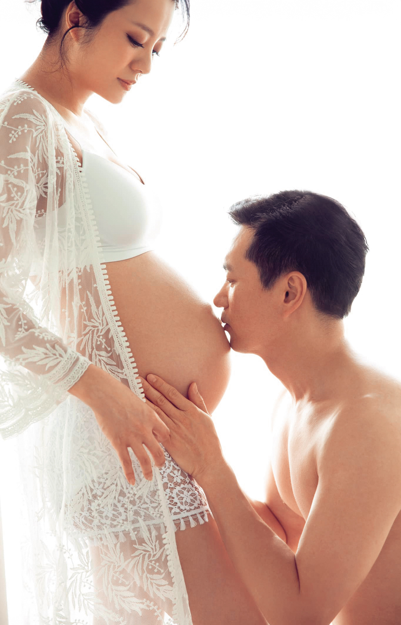 安以軒和老公拍攝孕婦寫真,當時愛得高調,如今悄悄避掉。(翻攝自安以軒臉書)