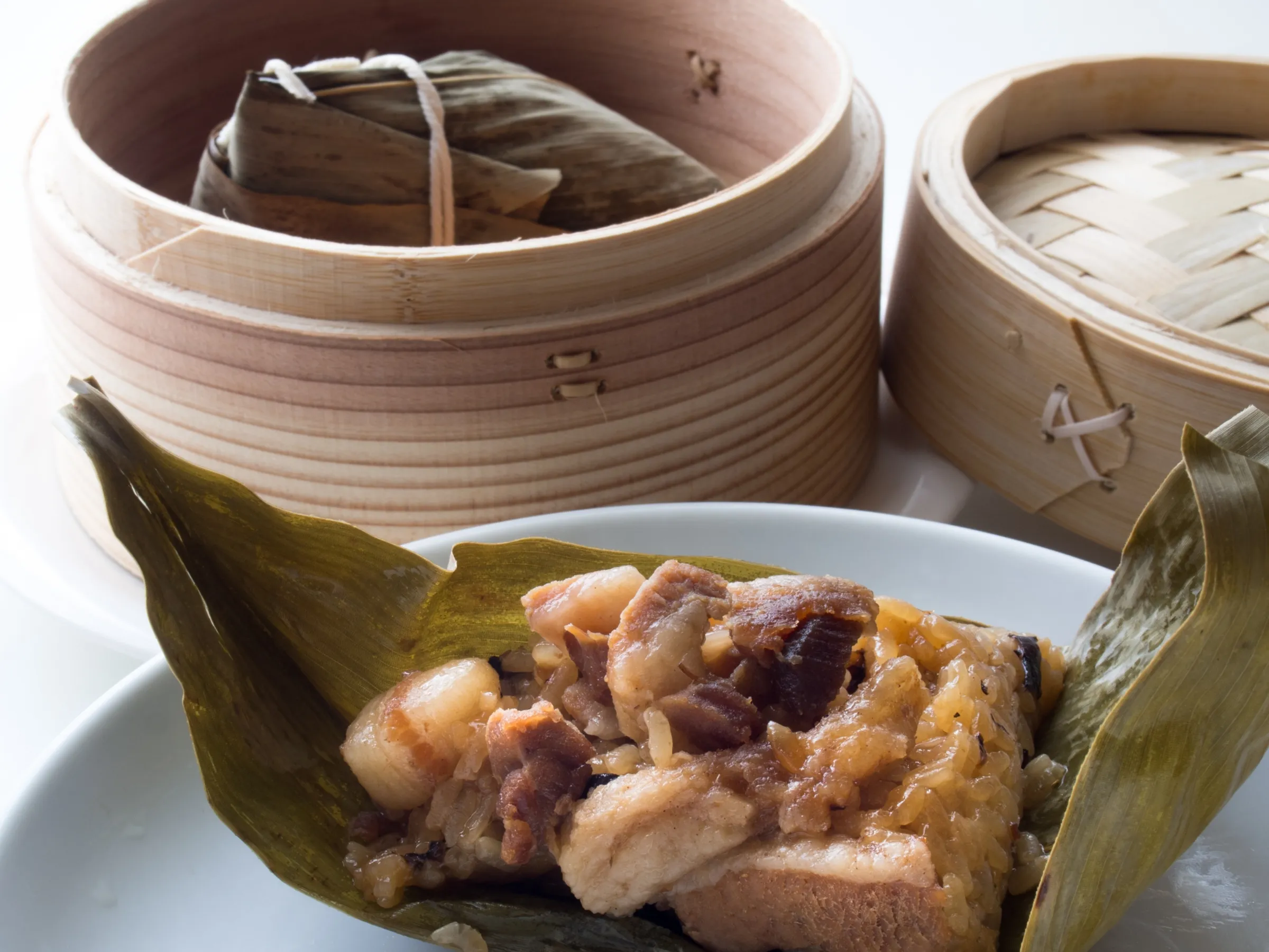 傳統粽子多屬高熱量、高油脂與高鈉食品,營養師陳佳祺建議掌握「適量、均衡、多活動」原則,搭配蔬菜、減少佐料及規律運動,才能享受端午美食兼顧健康。(翻攝自PhotoAC圖庫)