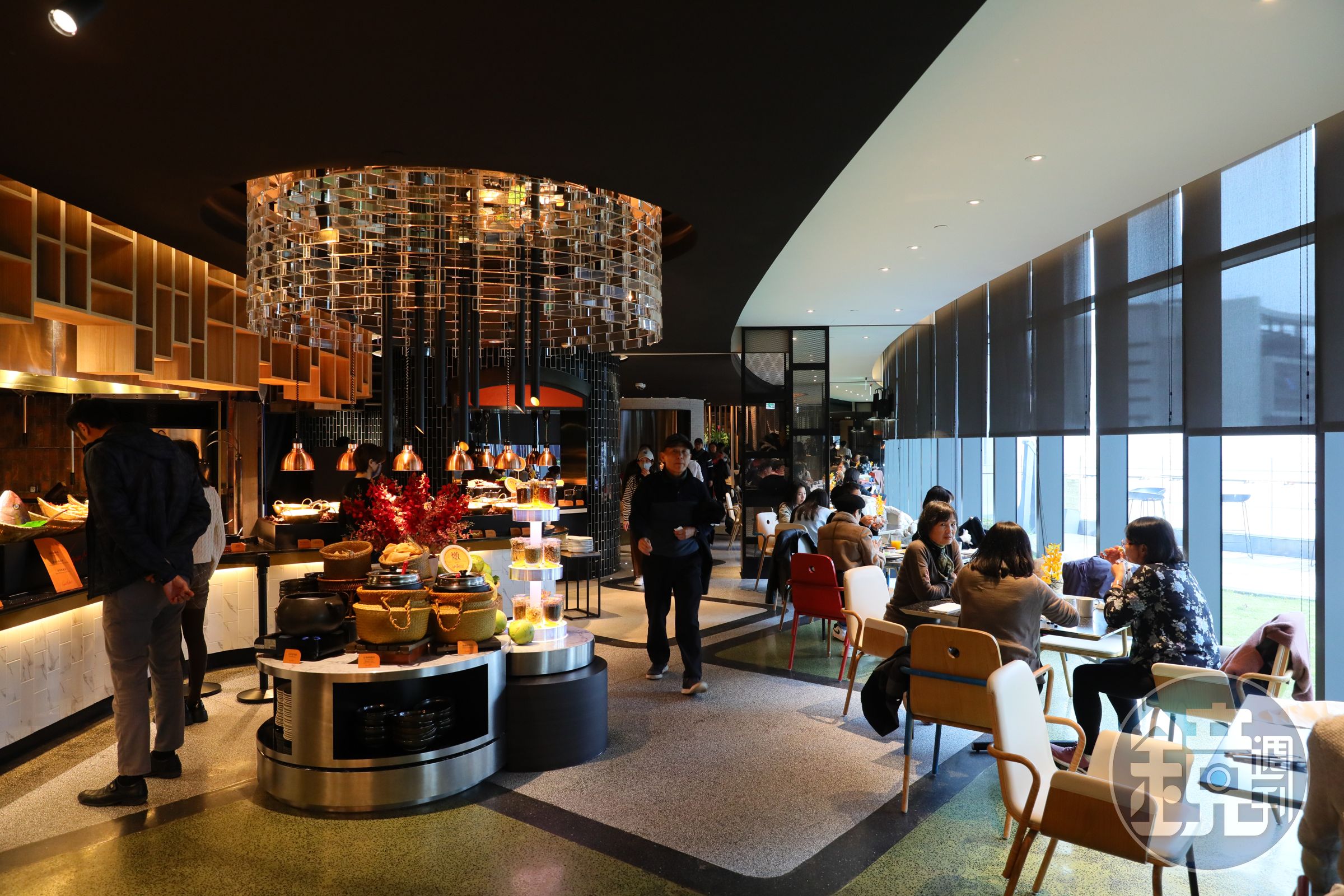 泰市場的用餐空間占地154坪,規劃了149個座位,還有一間可依客人需求調整的半開放式包廂。