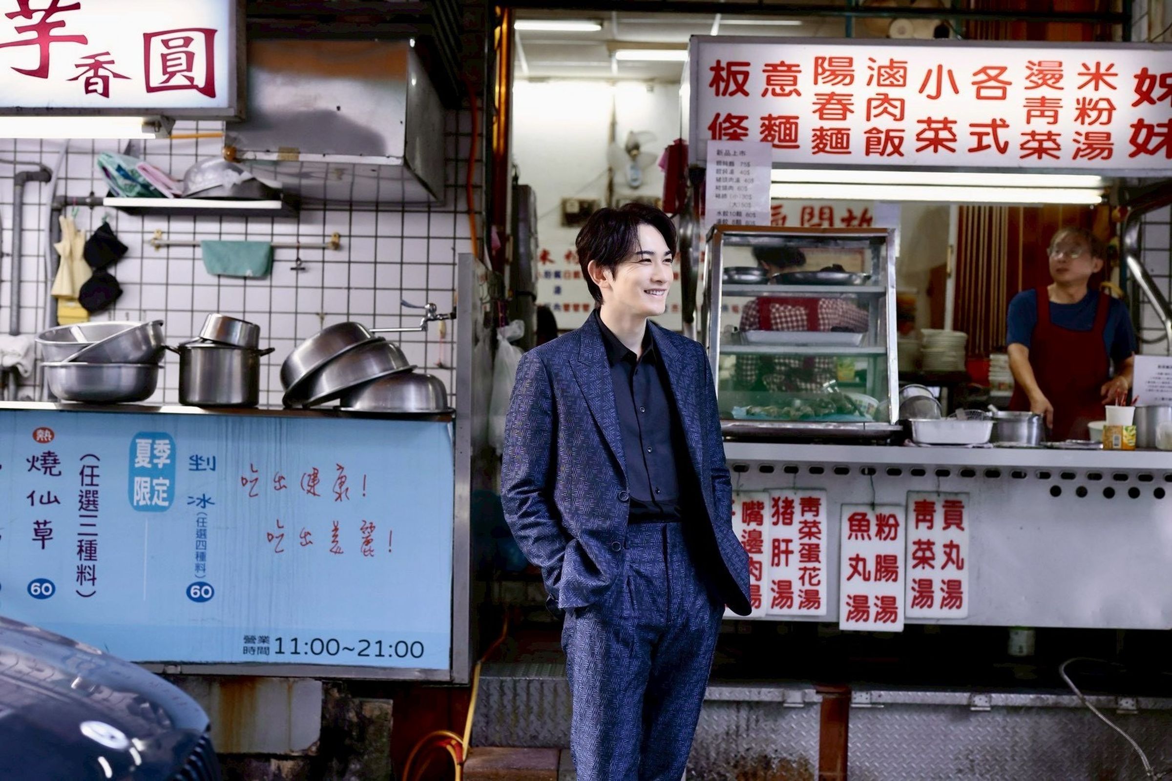 町田啓太喜歡台灣美食,今天中午嗑了一碗滷肉飯還吃完一碗黑麻醬麵,用台語稱讚「好呷!」(LDH 愛夢悅 提供)