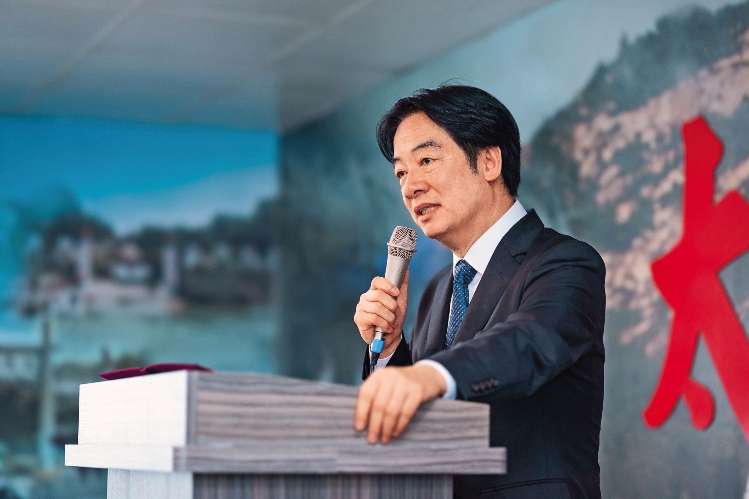 金門、馬祖緊貼中國領土，是斬首樂園，政府元首若前往兩地，須有破規格重量級維安。圖為賴清德2024年上任總統後，首度赴金門。（總統府提供）