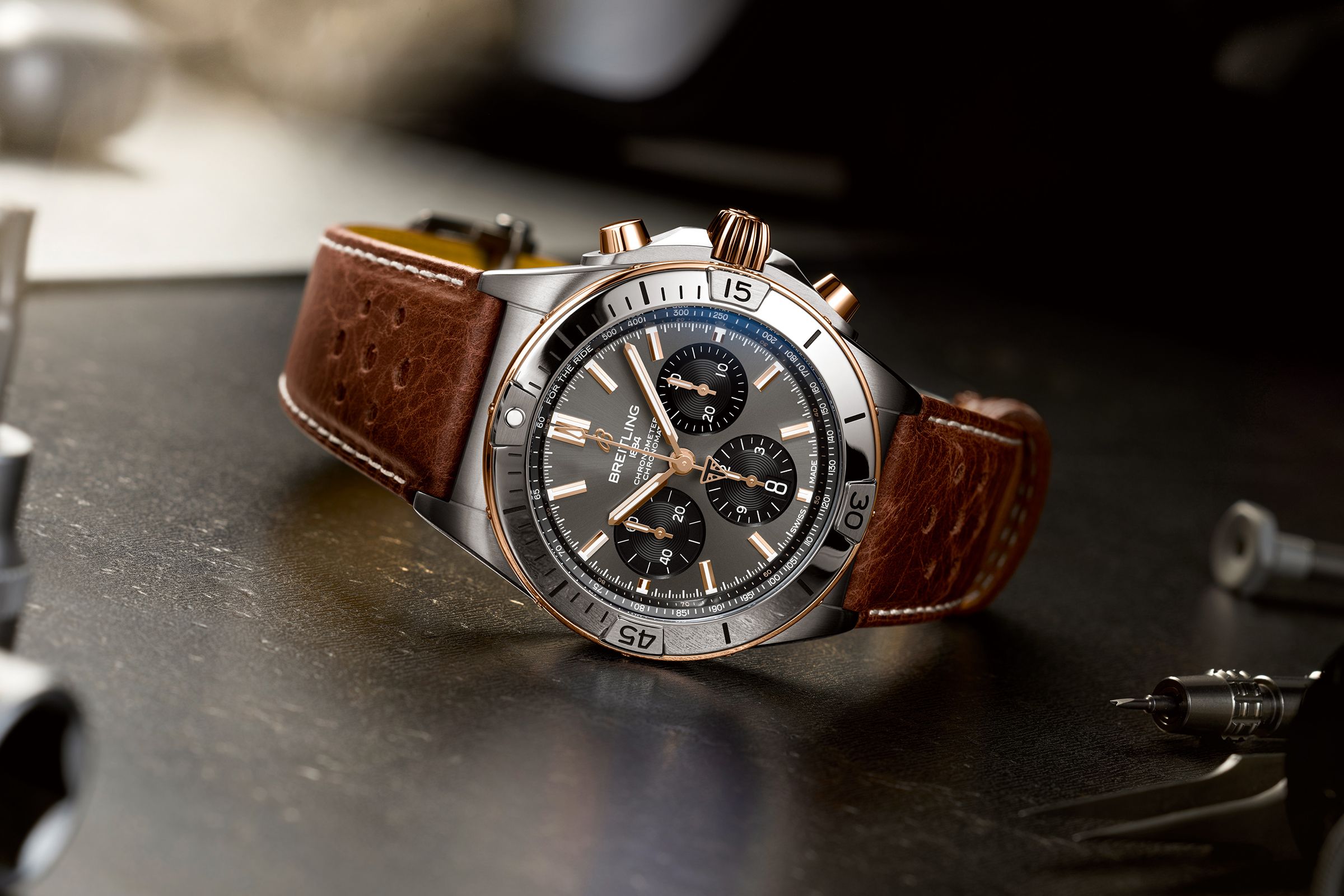 Chronomat B01 42 Triumph計時碼錶,可以看到計時秒針末端有凱旋的Logo。定價NT$308,000。