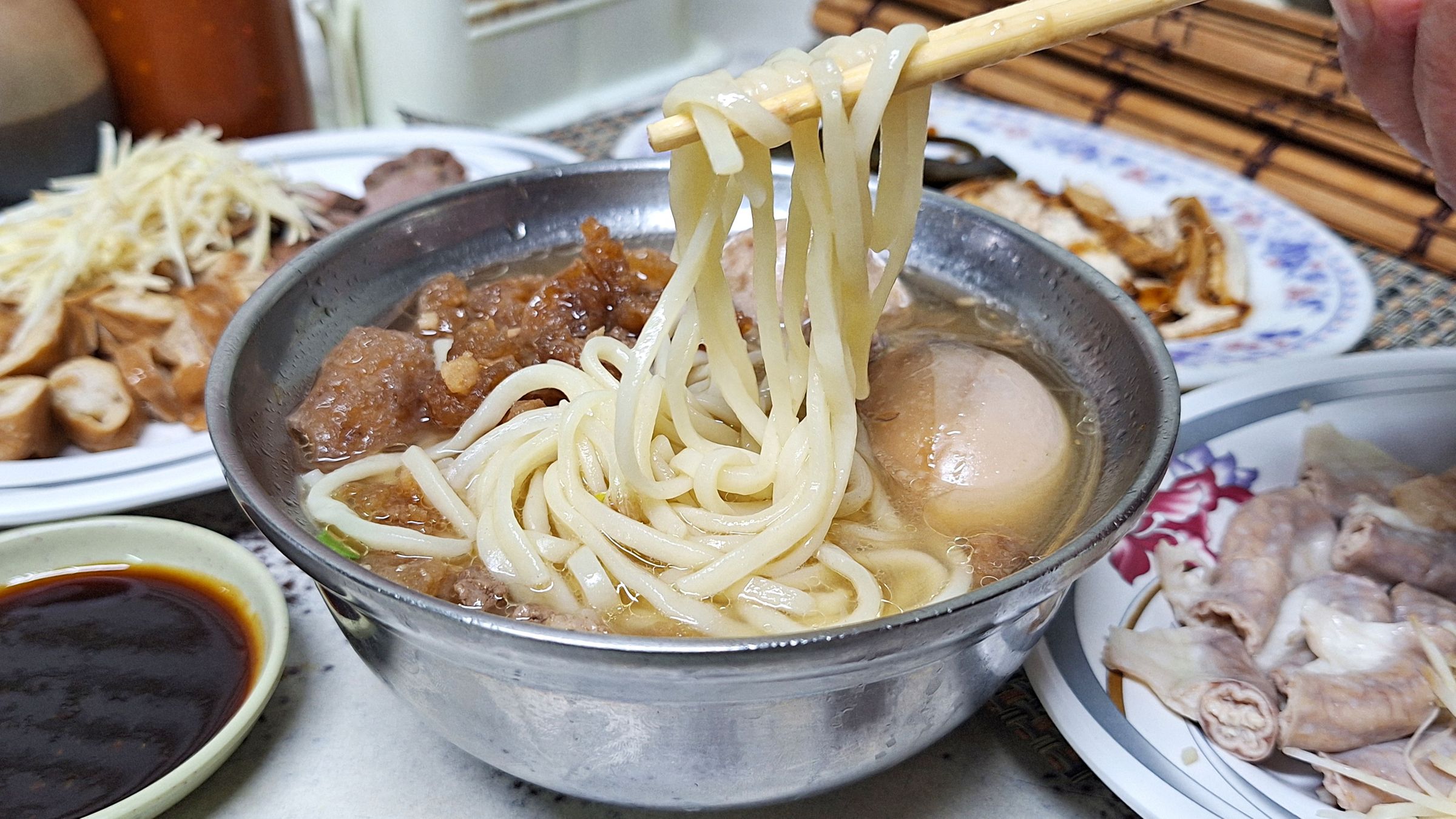 簡單樸實的赤牛麵,是許多在地鄉親力推的美食。
