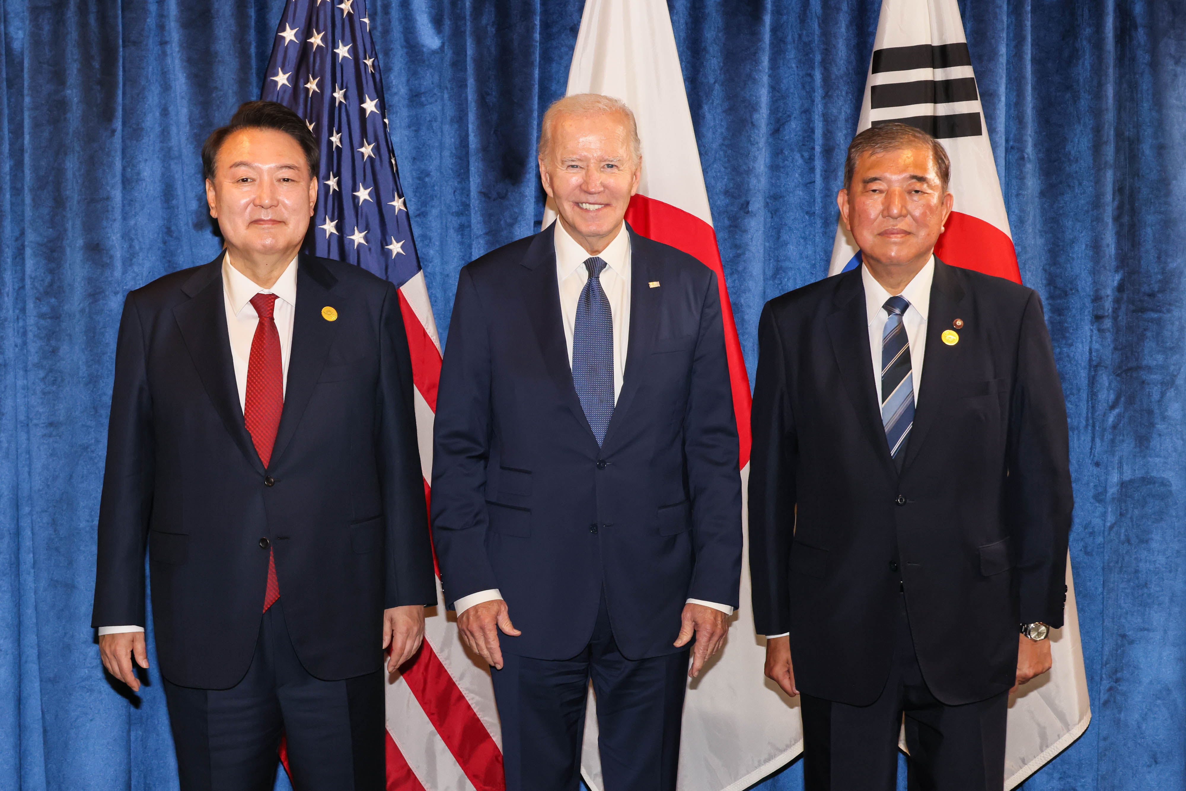 石破茂與韓國總統尹錫悅、美國總統拜登也在APEC會面。（翻攝自日本首相官邸）