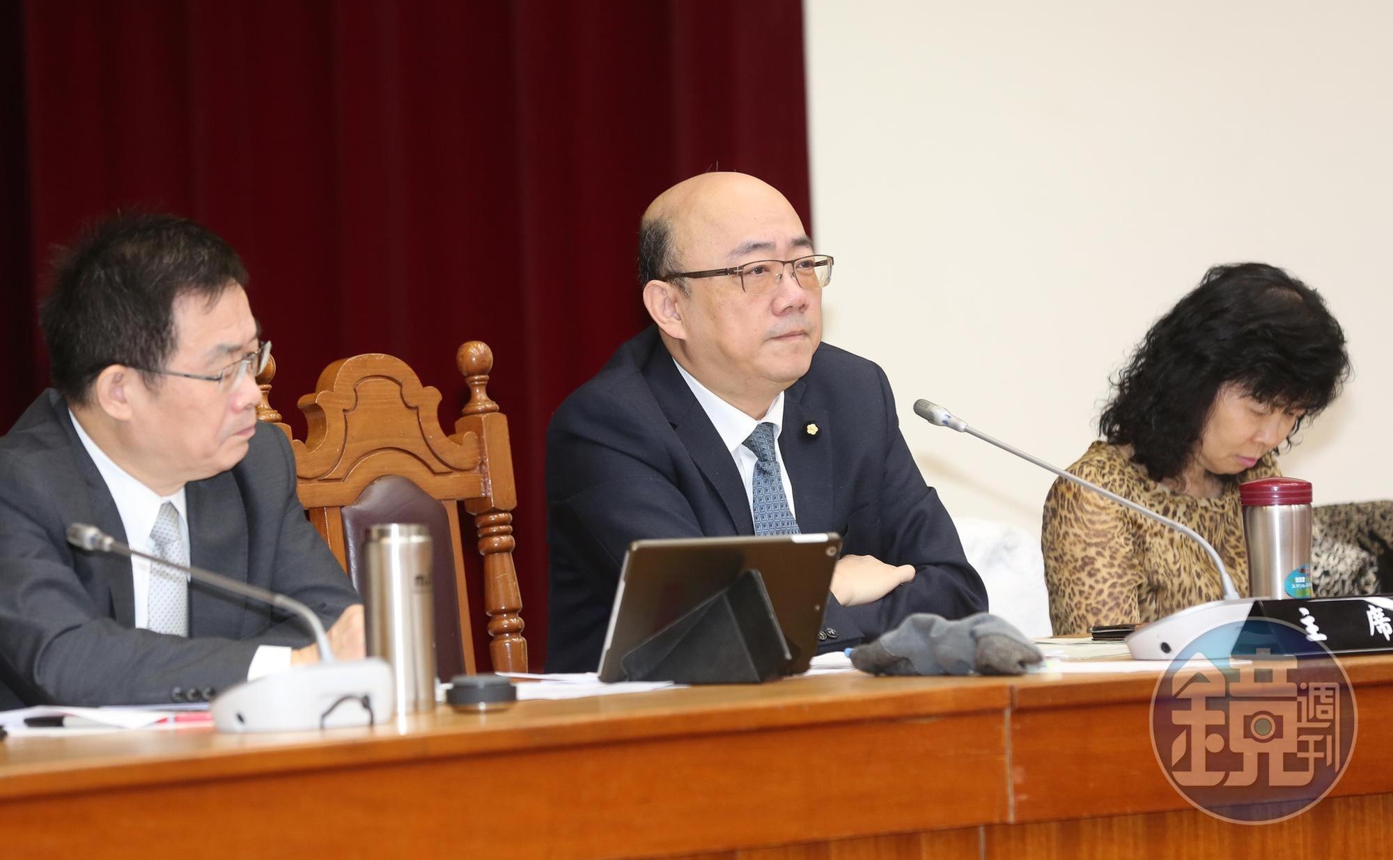 名嘴郭正亮(中)這套「哈米尼主動獻頭」的說法顯然無法說服廣大網友。(本刊資料照)