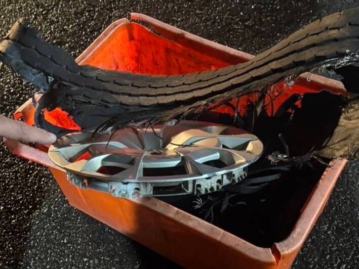 泰籍移工開到車子爆胎、零件四散仍不停車。(翻攝畫面)