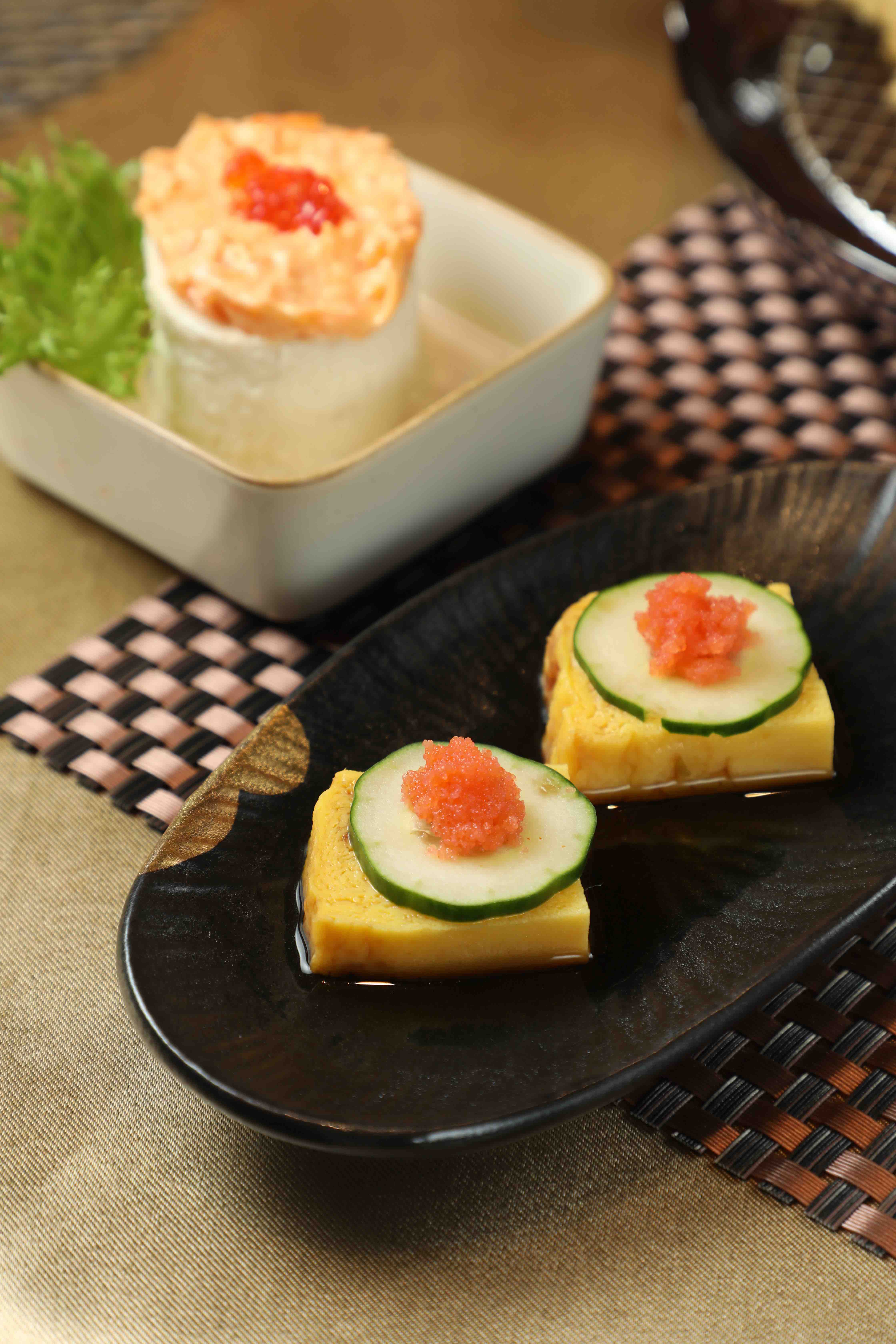 除了天婦羅也能加點「螯蝦沙拉豆腐」(後,119元/份)或「明太子玉子燒」(前,79元/份)等,與炸物穿插著吃,正好可以解膩。