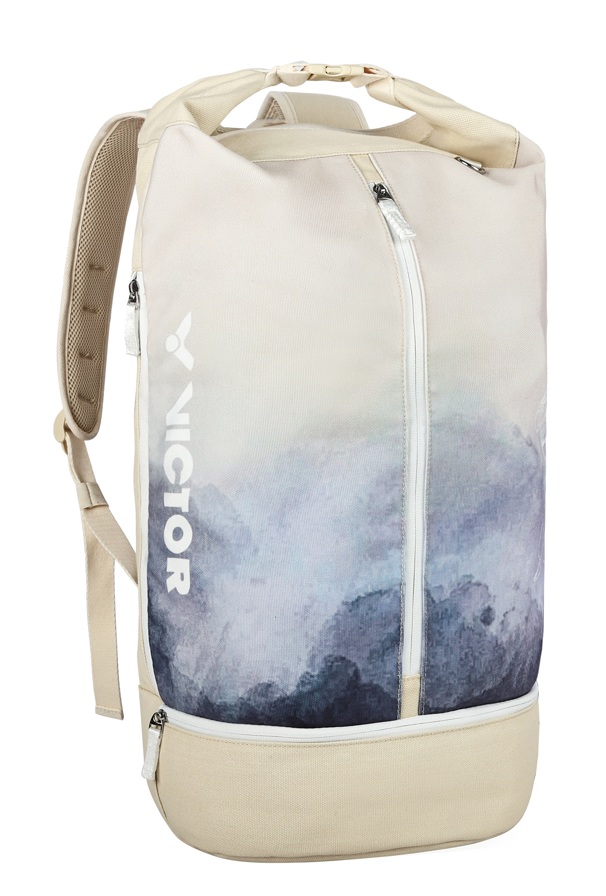 VICTOR x Street Fighter聯名背包（荒漠沙色） NT$1,880（VICTOR提供）