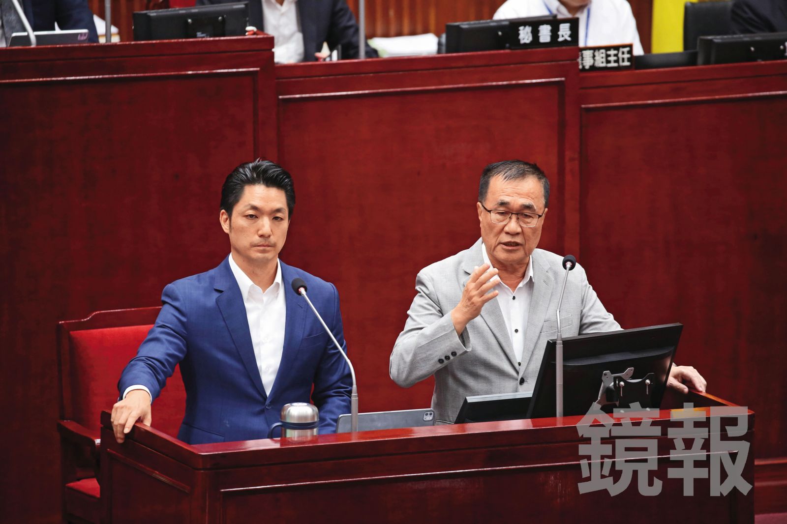 北市市長蔣萬安（左）面對副市長李四川（右）被拱選新北，態度從緊抱變接受。（鏡報董孟航）