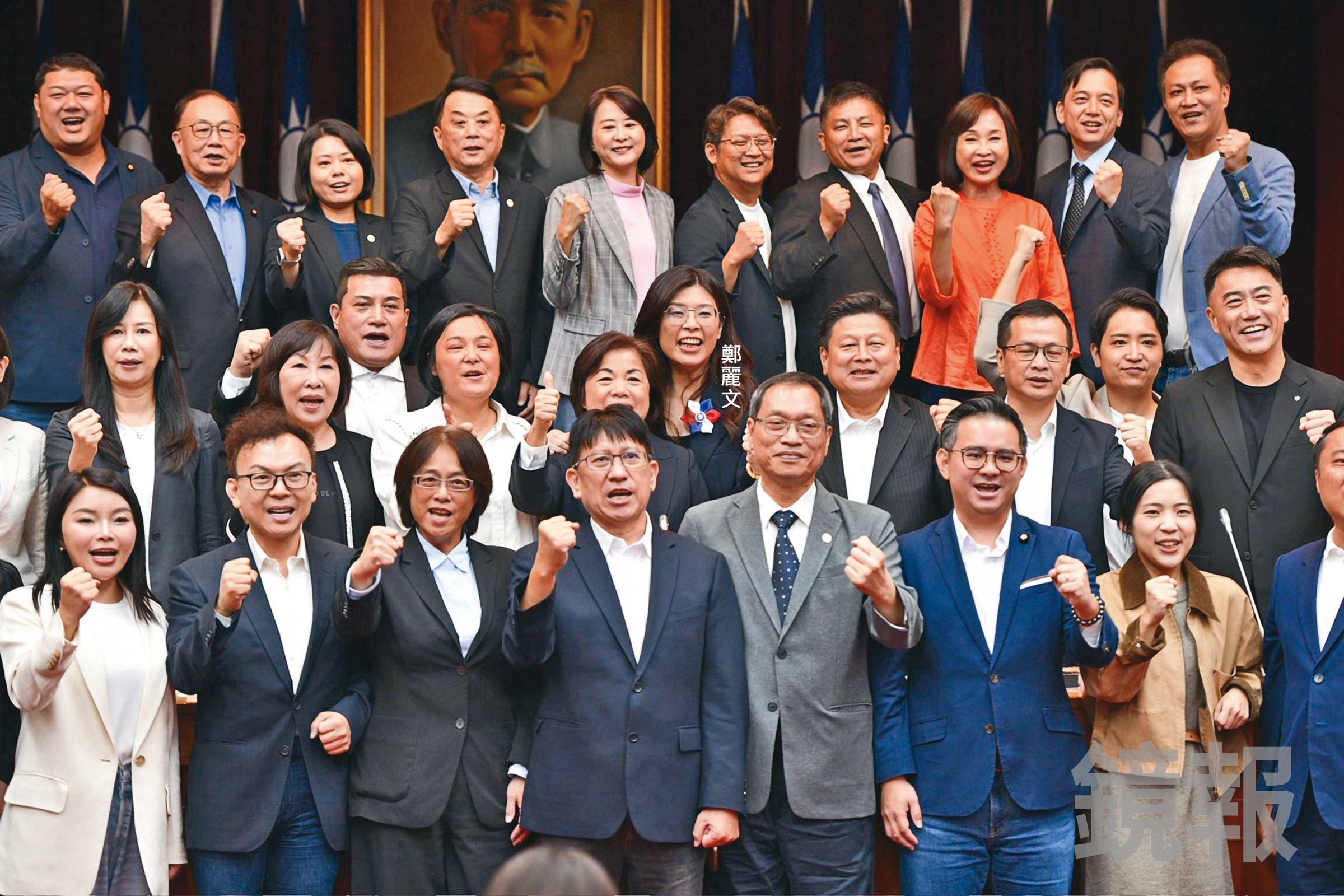 鄭麗文當選後首個公開行程,即回「娘家」立院拜會國民黨團。(鏡報李智為)