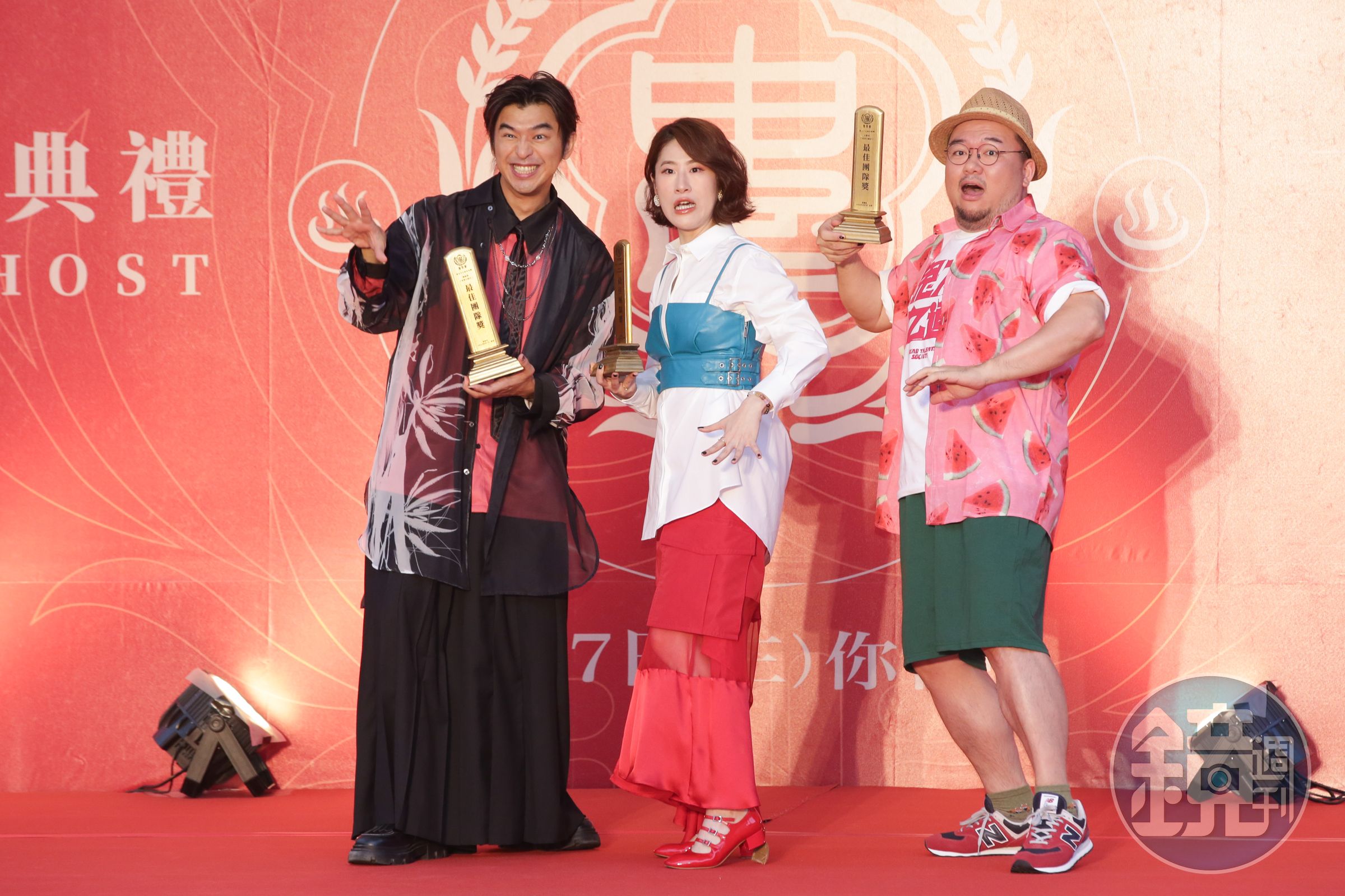 陳柏霖、百白、瘦瘦代表勞苦功高的幕後人員，榮獲「最佳團隊獎」。
