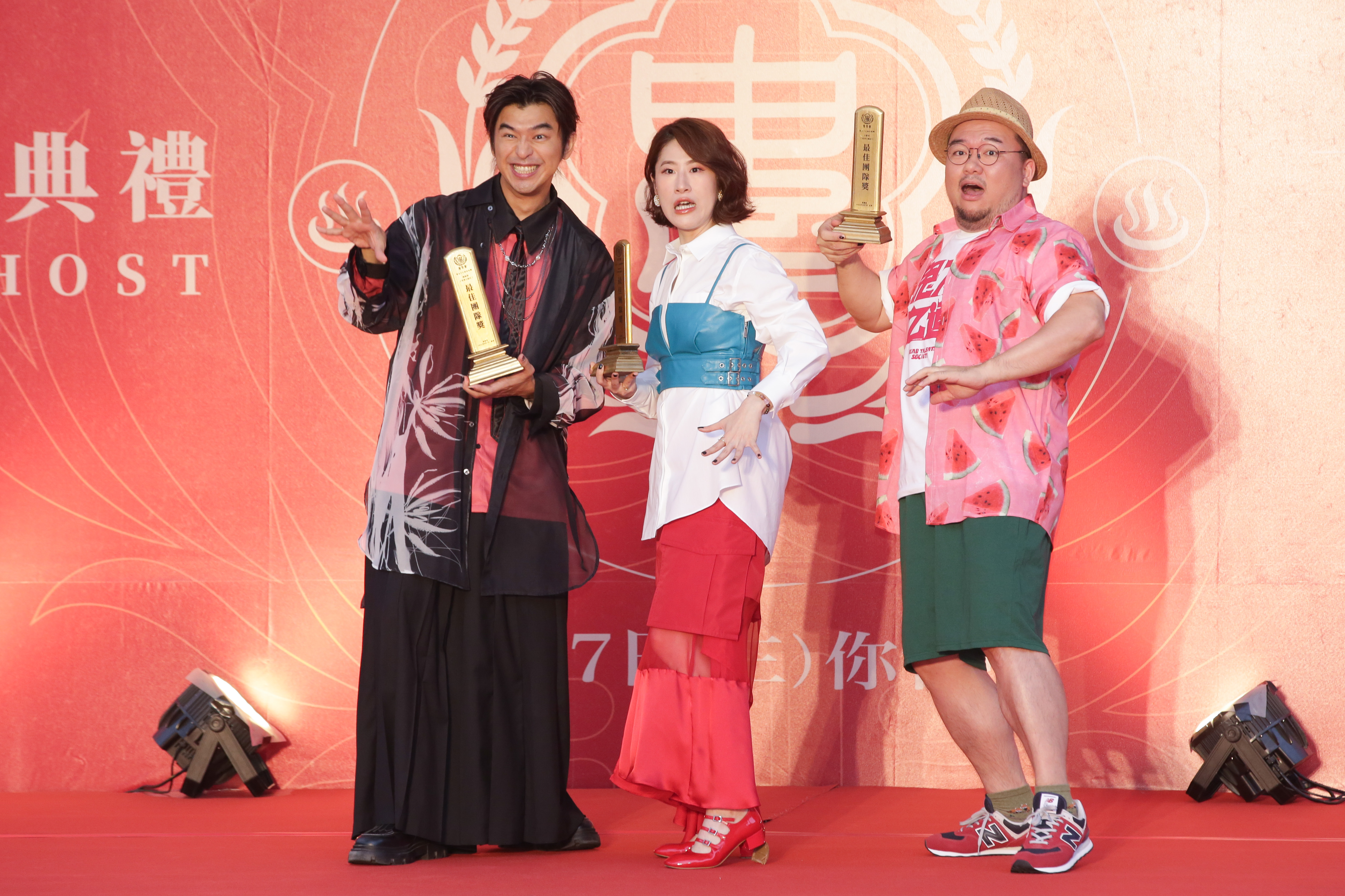 陳柏霖、百白、瘦瘦代表勞苦功高的幕後人員，榮獲「最佳團隊獎」。