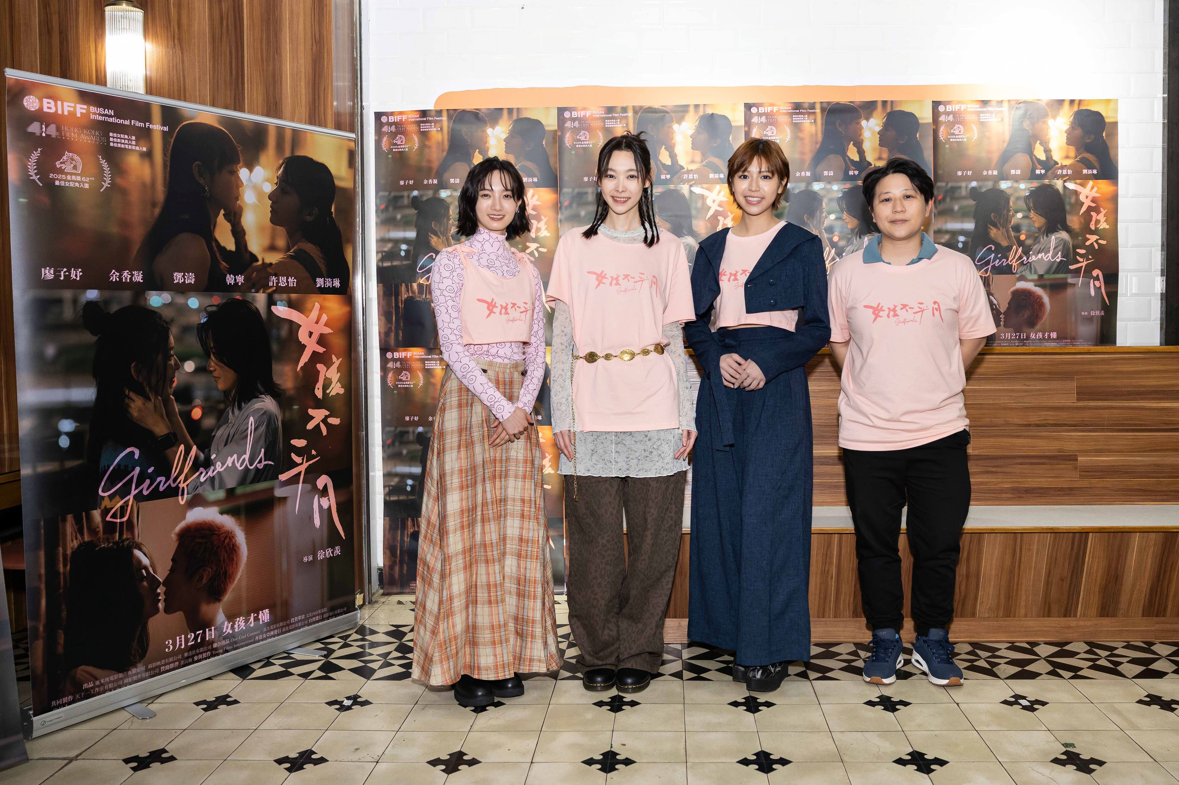 港片《女孩不平凡》舉辦媒體聯訪,導演徐欣羨(左一)率演員韓寧、劉漪琳、陳孟琪出席。(綺影提供)