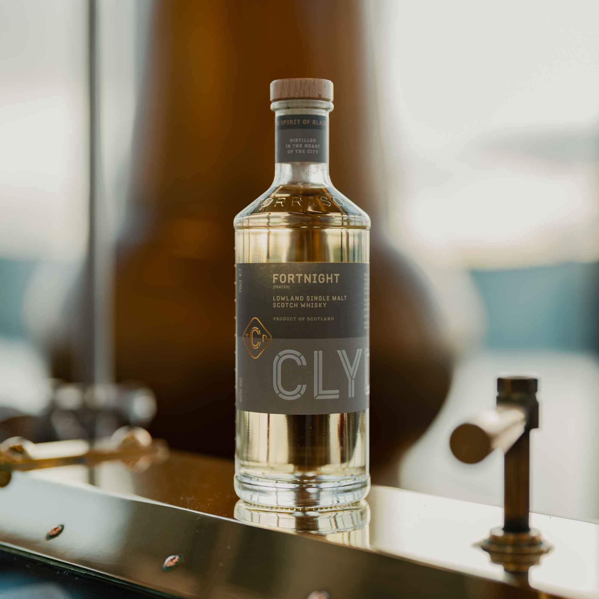 酒誌 2026／NEWS／翻轉低地印象！克萊薩 FORTNIGHT 泥煤威士忌正式登台
