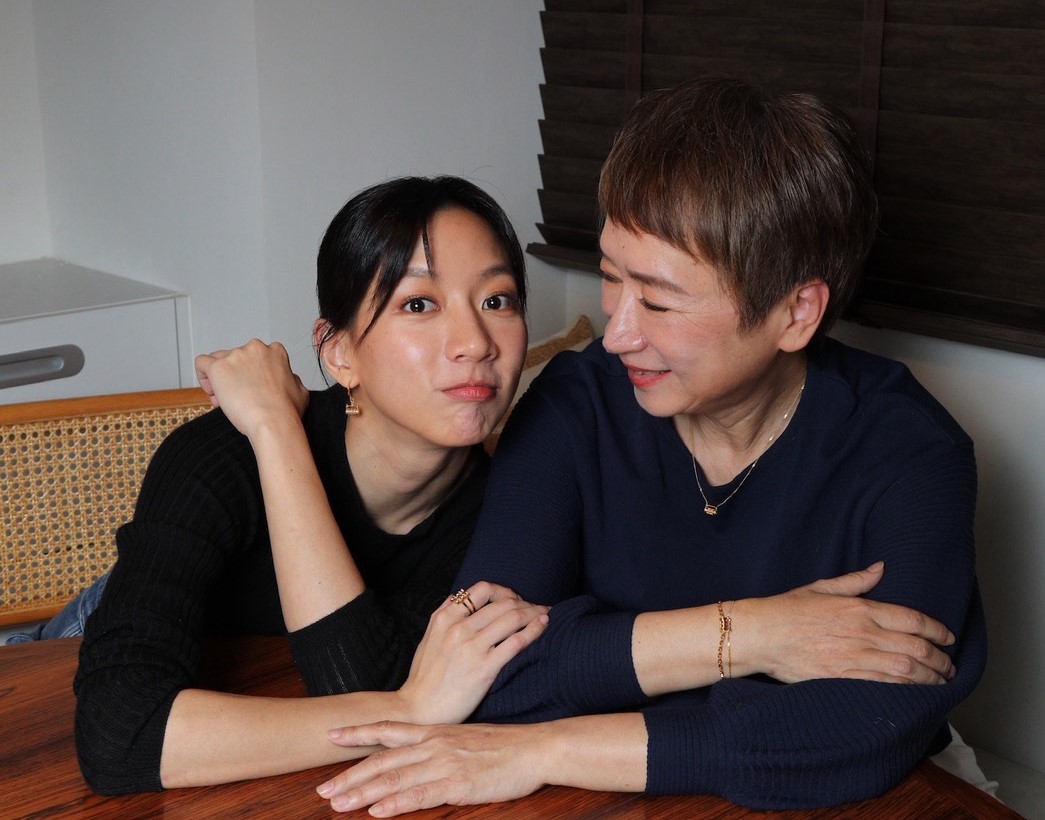 陳妤母女受邀為珠寶品牌拍攝母親節特輯。（好好娛樂提供）