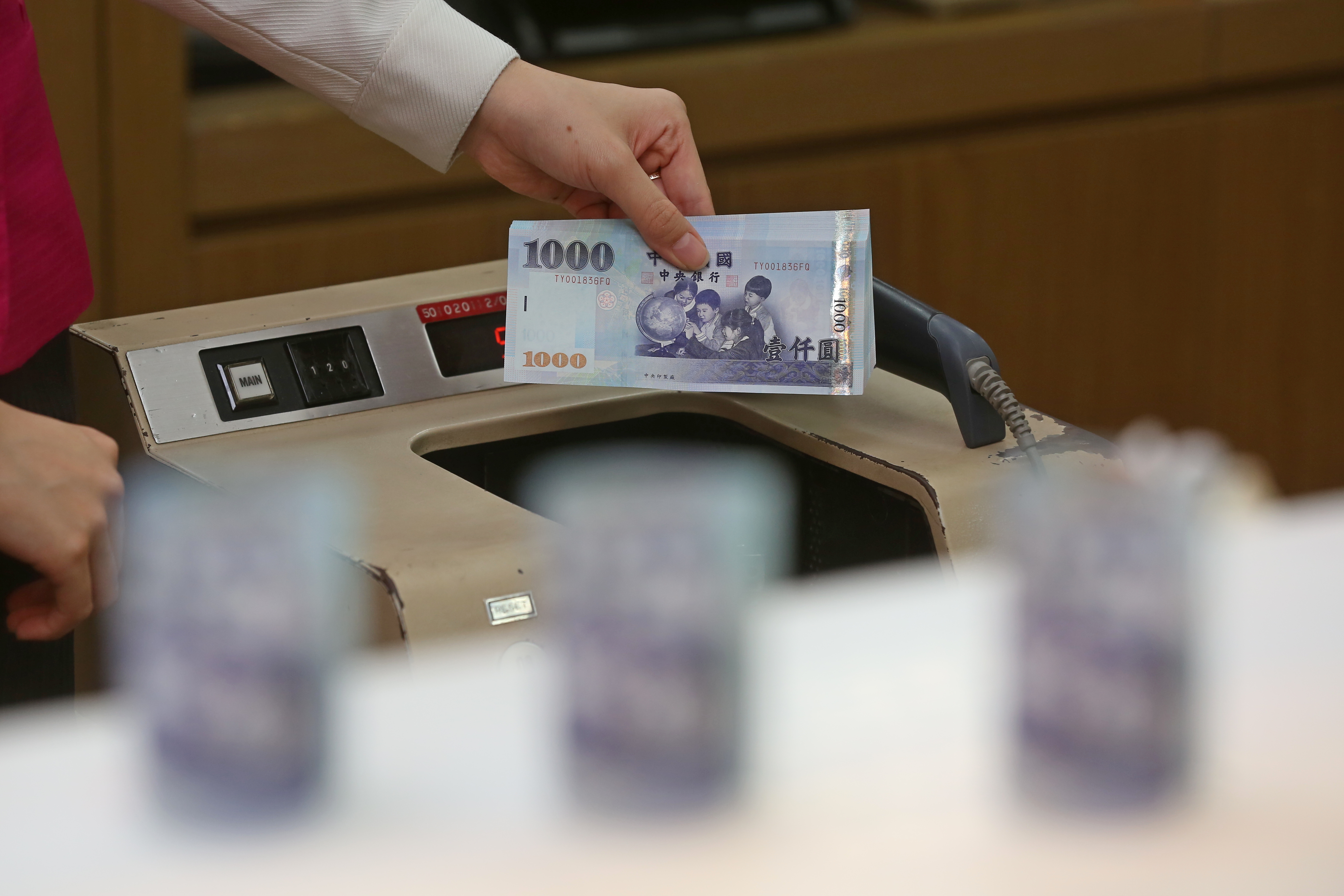 去年度國家稅收實徵數再創新高，國民黨主張普發現金1萬元。（本刊資料照）