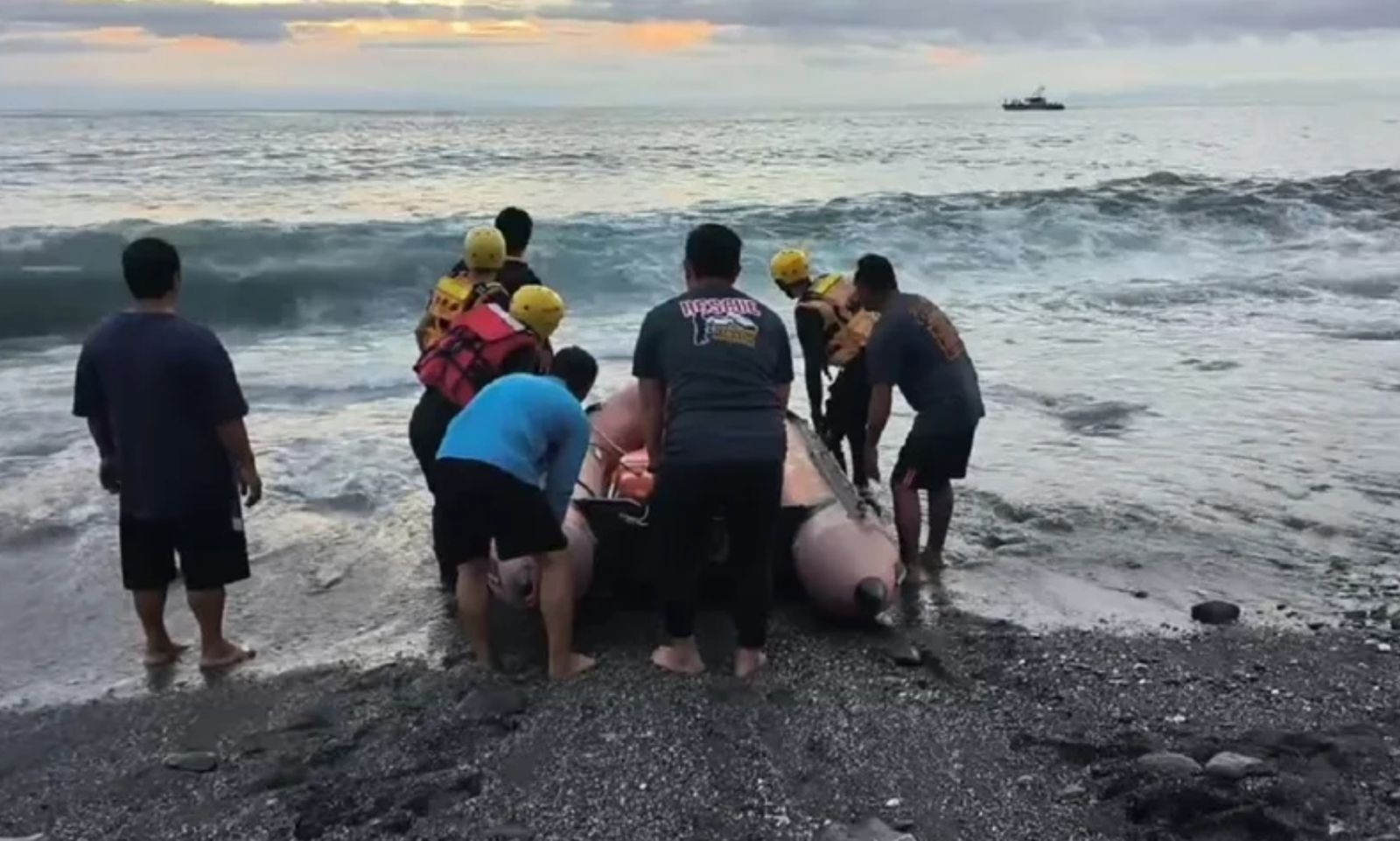 快訊／台東6歲男童捲入海中　釣客緊急救人也被沖走失蹤
