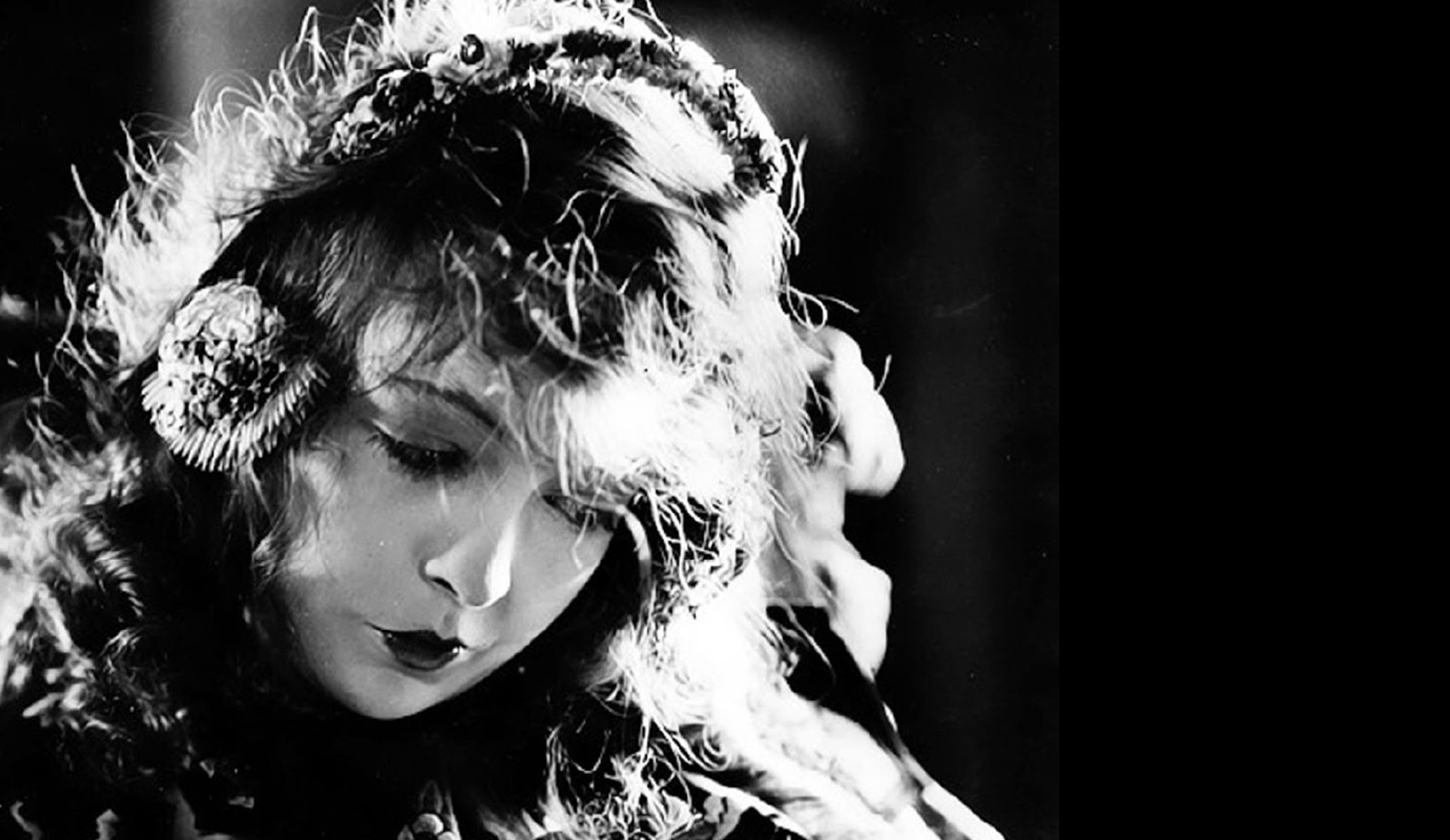莉莉安吉許在《殘花淚》裡的微笑曲線堪稱默片時代的演出典範。 （金馬執委會提供）