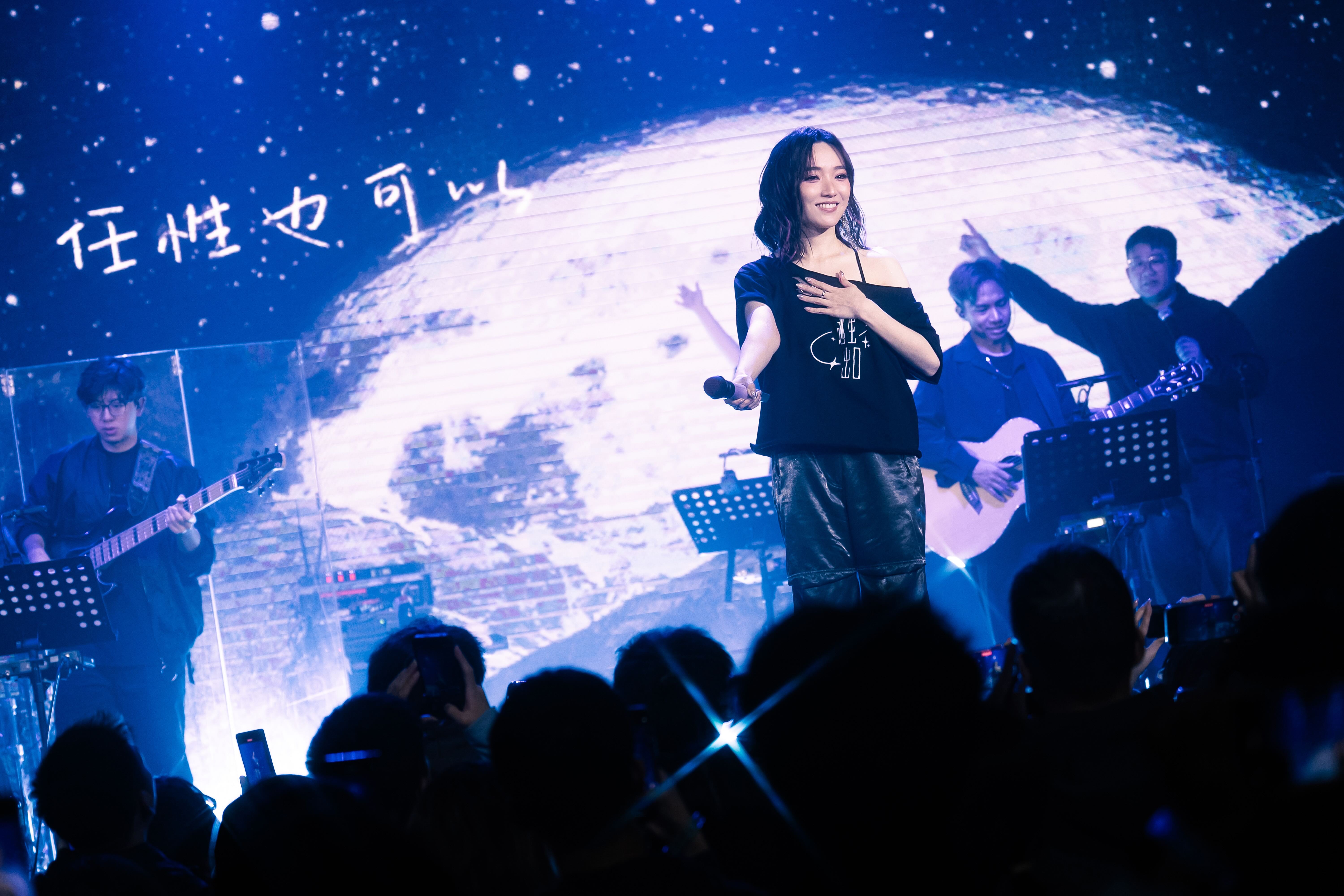 閻奕格人生的第一個巡迴演唱會《WAY OUT 逃生出口》順利開展。（格聲娛樂提供）