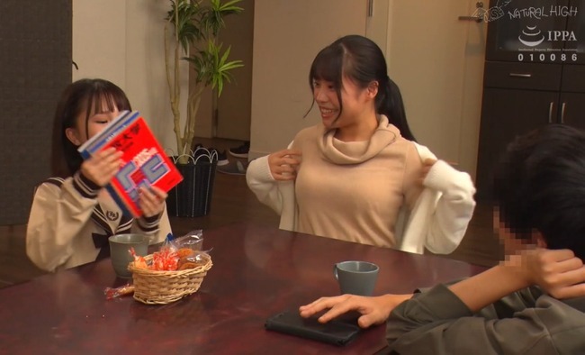 網友看到妹子手中的「大學入學考試書」，都軟了。（翻自X平台）
