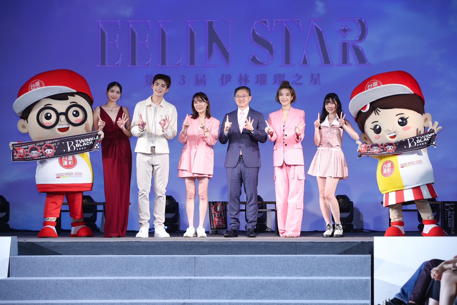 蕭珮瑩（左起）、王品澔、陳婉若、台灣運彩總經理林博泰、蔡淑臻、蔡衣宸宣布第13屆璀璨之星活動開跑。