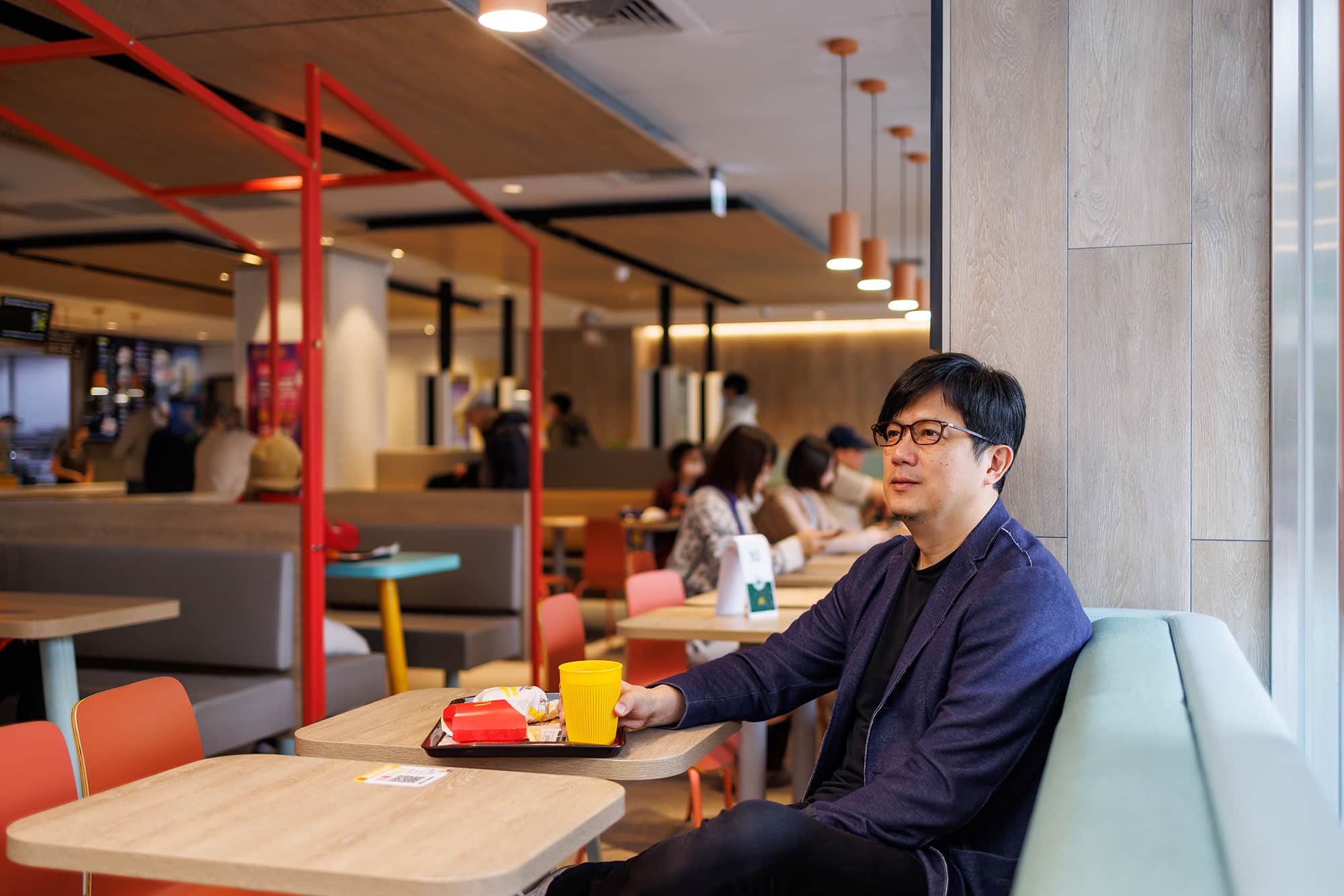 麥當勞全新場域音樂於3月底在全市場建置完成，不僅獨家邀請音樂魔術師侯志堅老師策劃全新場域音樂，更針對四大用餐時段的不同氛圍，打造不斷電歌單。