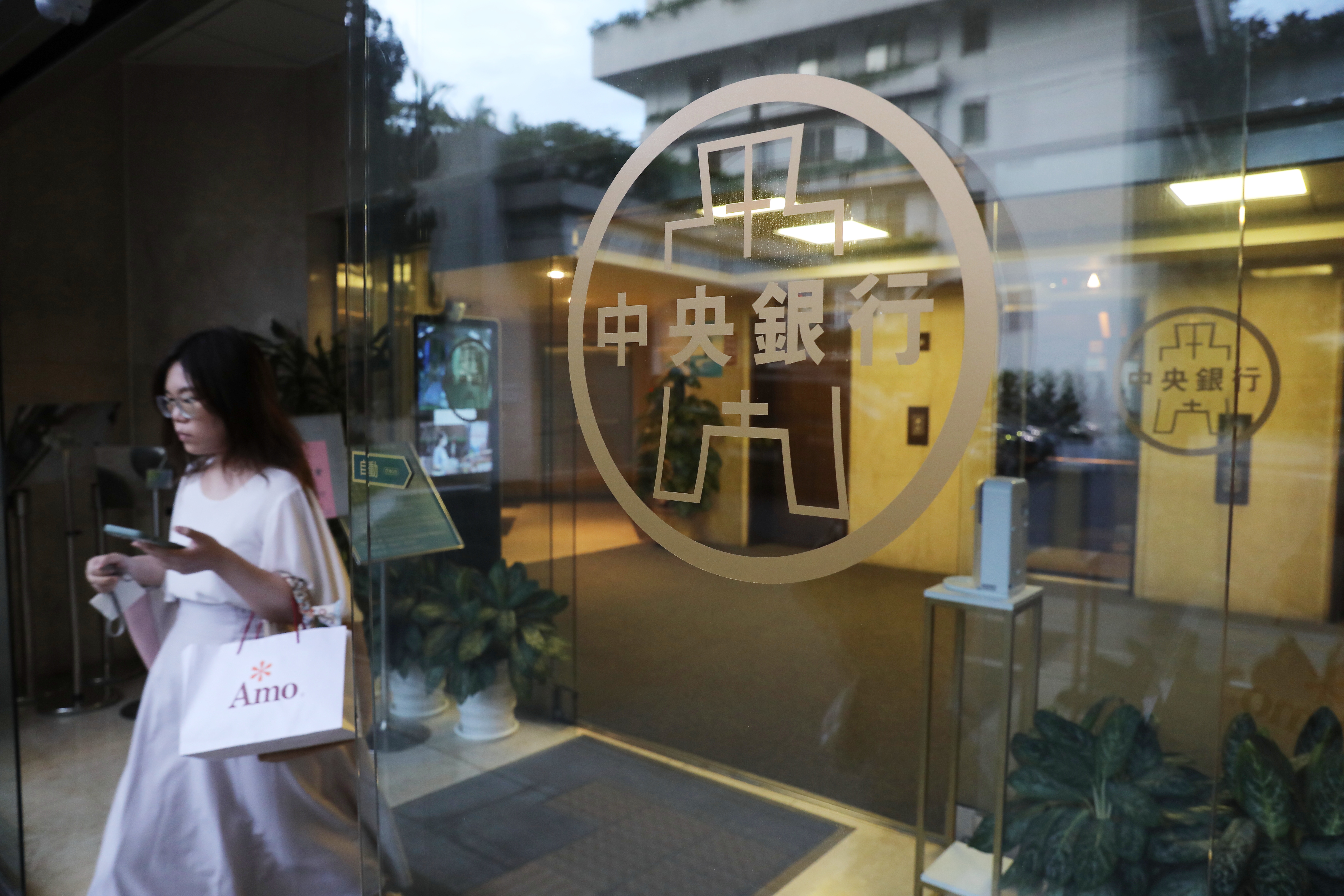 針對《中央銀行對金融機構辦理不動產抵押貸款業務規定》，央行今再列3豁免條款。（本刊資料照）