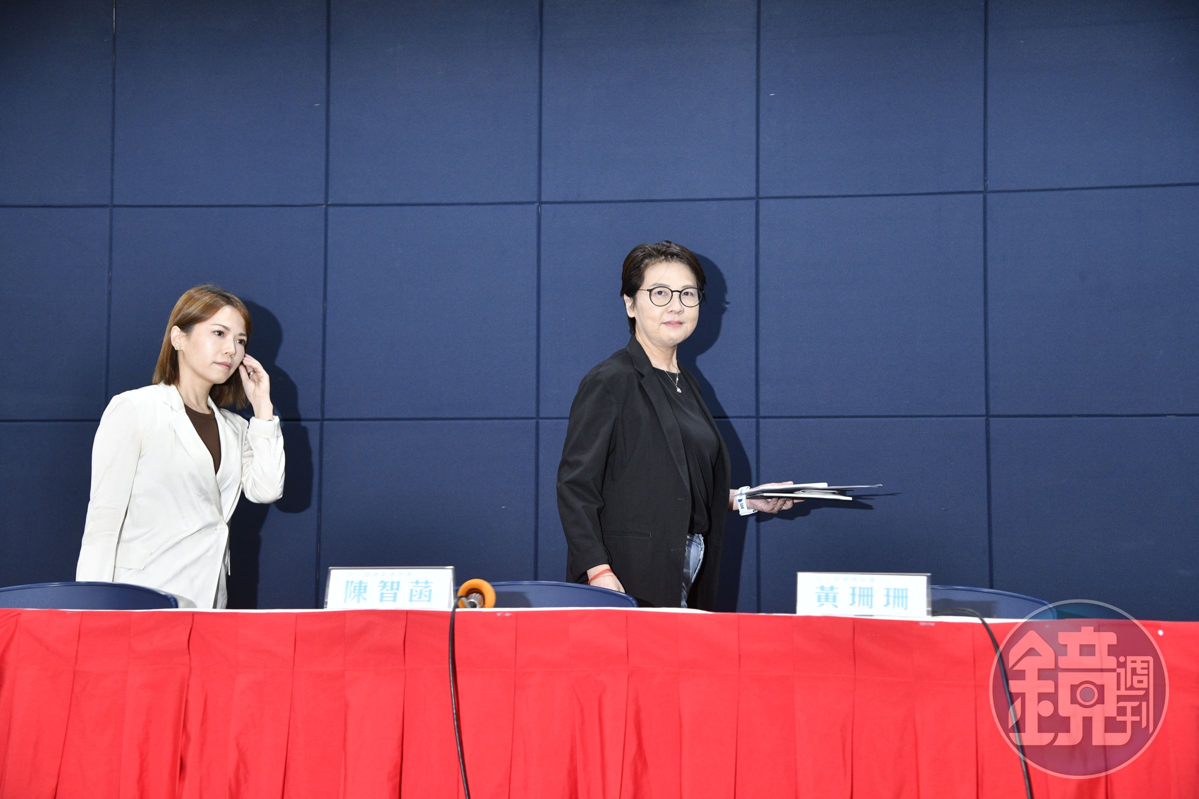 黃珊珊近來連日召開查帳記者會，非但沒有成功釋疑，反而讓爭議越燒越大，傳出柯文哲因此下令停開。