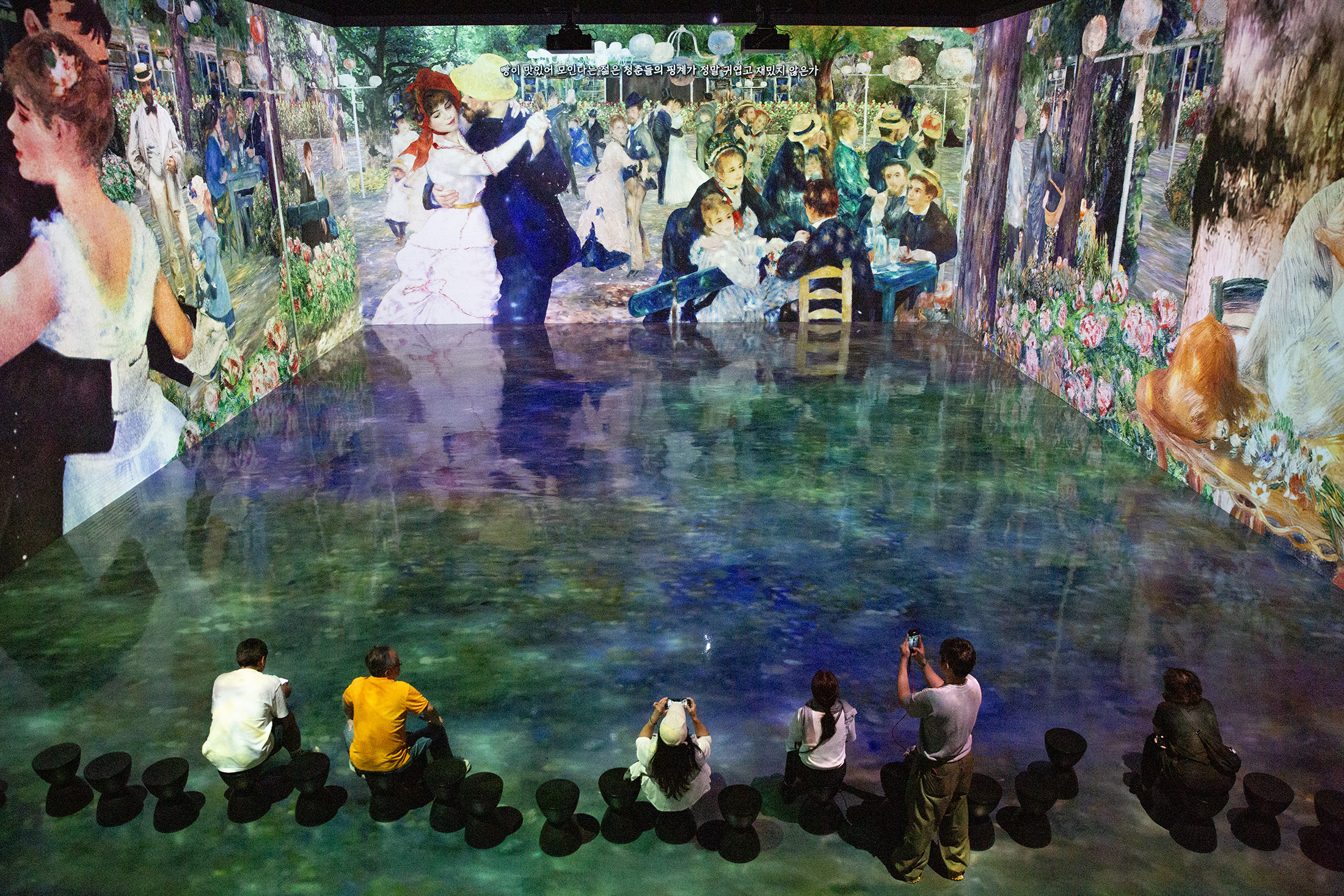 MUSEUM HEI最重頭戲的展廳，是以法國的印象派畫家雷諾瓦的作品串起的「人生中美麗的瞬間」，讓觀看者猶如置身在雷諾瓦的畫作之中。
