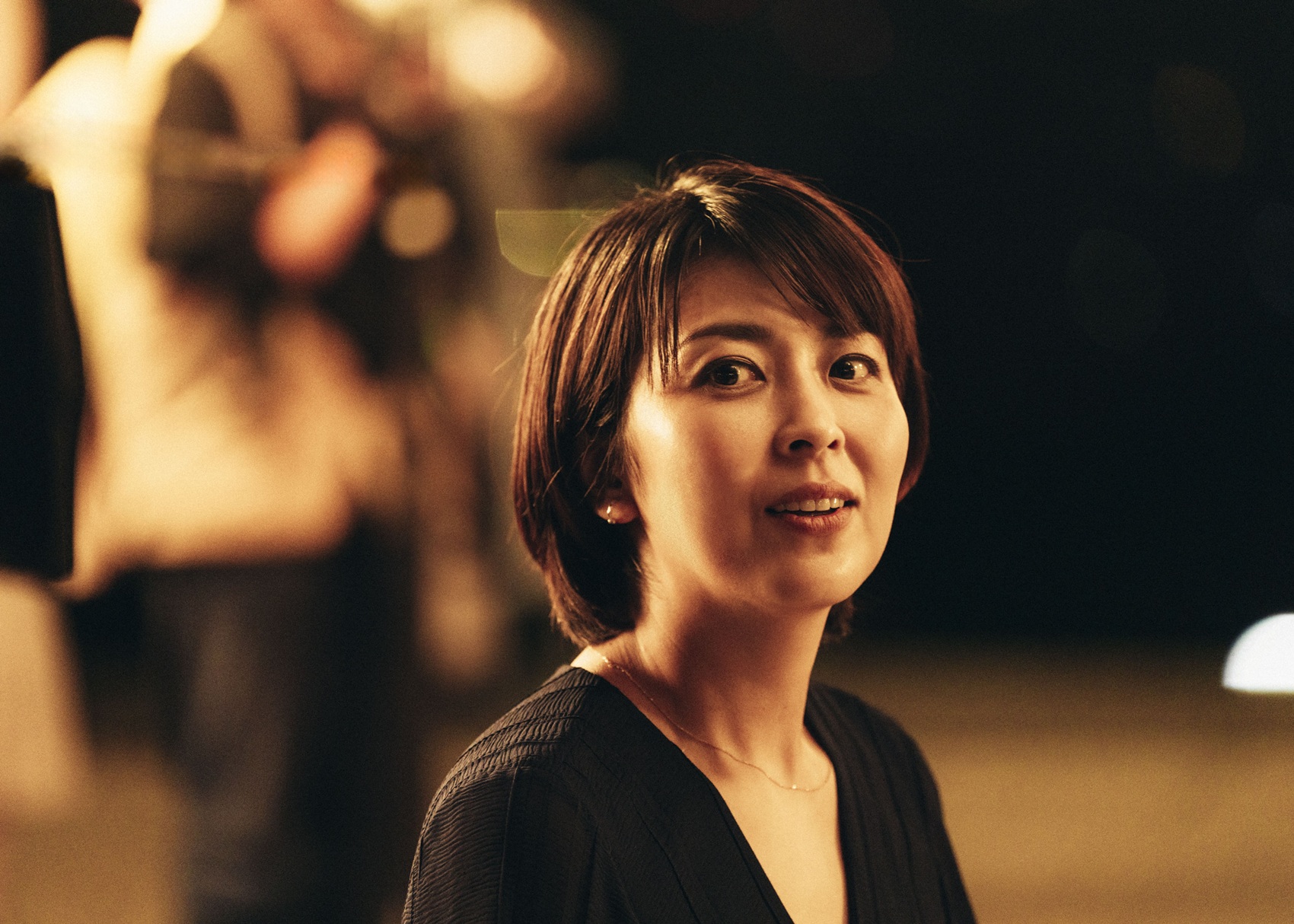 《跨越時空的初吻》是松隆子首度與編劇坂元裕二合作的電影作品。（車庫娛樂提供） 